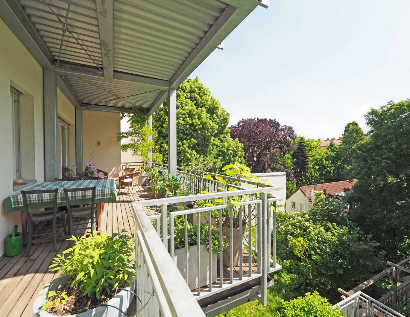 GYMNASIUMSTRASSE | 3-Zimmer-Altbauwohnung mit Terrasse + 1-Zimmer-Garconniere im 3. Liftstock | barrierefreier Zugang u. Lift | Nähe Kutschkermarkt, Aumannplatz und Schubertpark