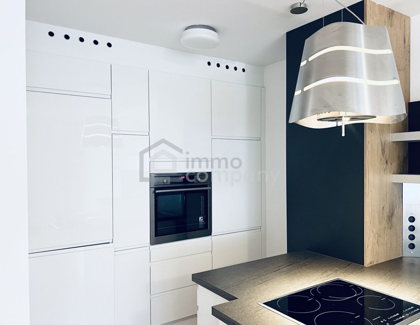 Stilvolle 3-Zimmer-Wohnung! Balkon! Garagenplatz! 21.Bezirk. U1 und U6, Schnellbahn.