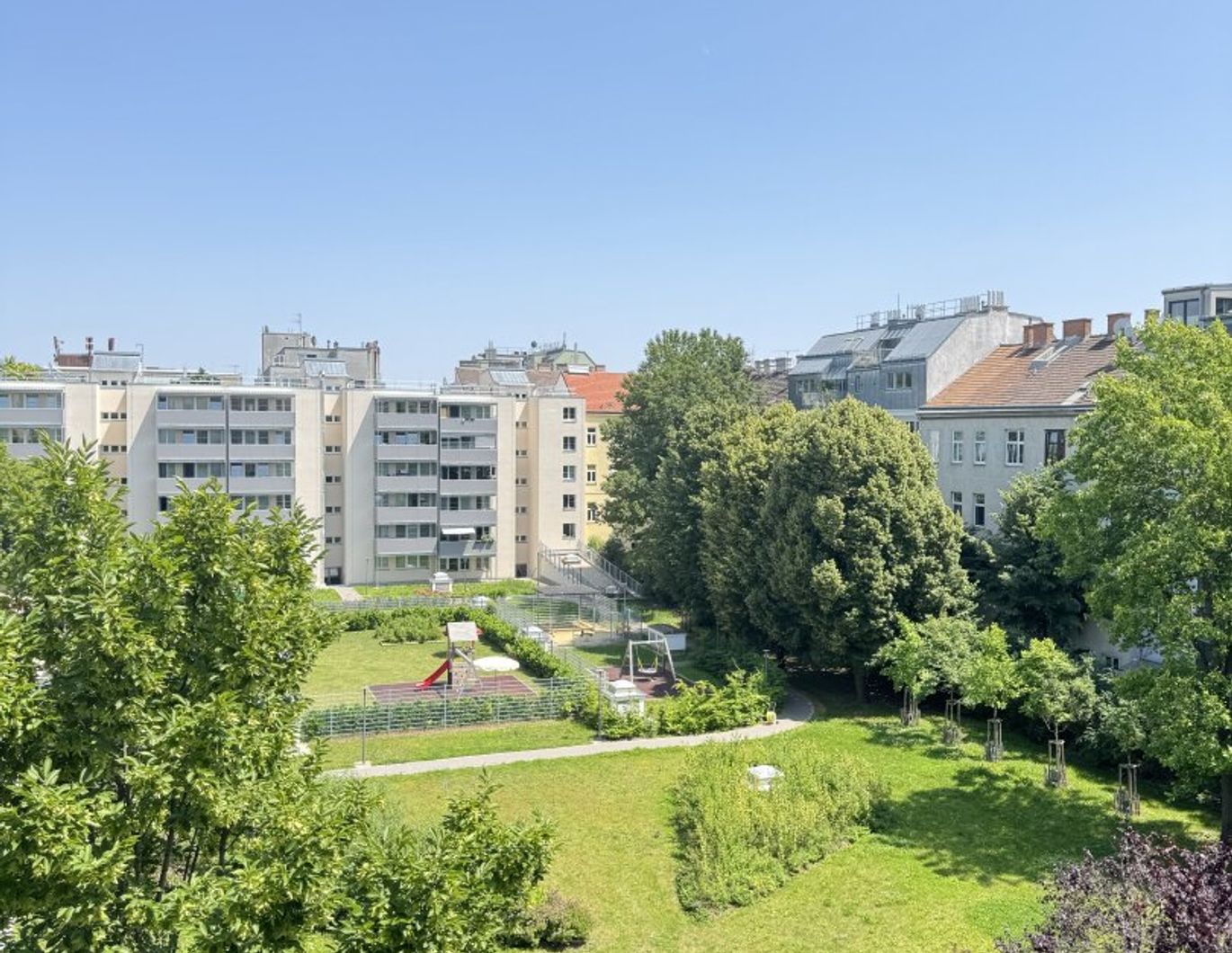 ***Stilvoller Erstbezug in Ruhelage - Sanierte 3-Zimmer-Altbauwohnung***