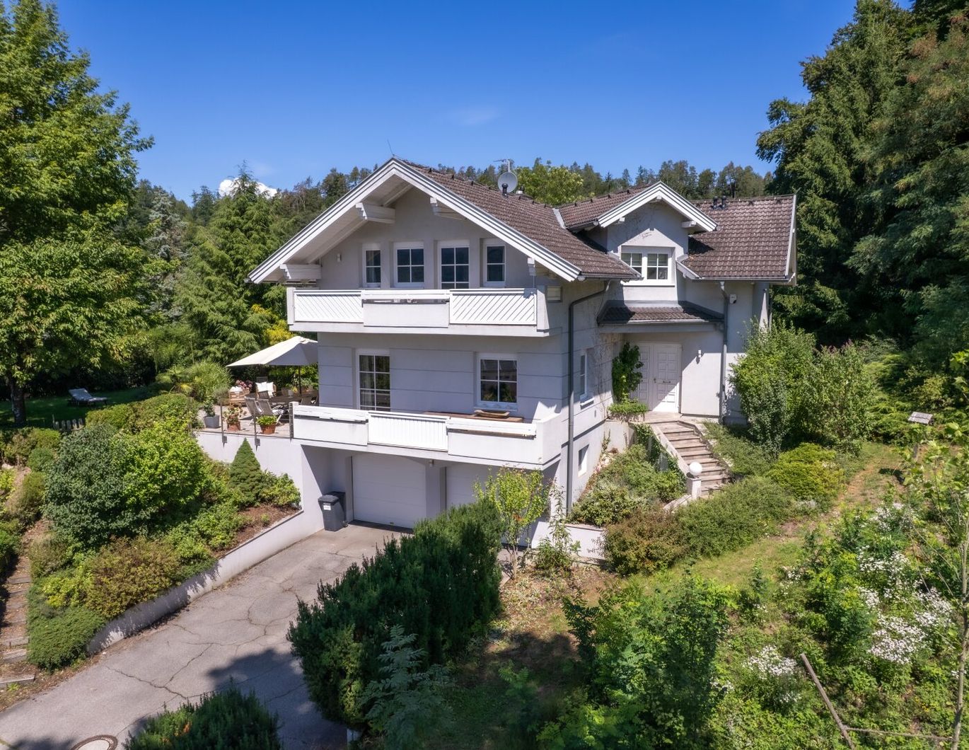 WÖRTHERSEE BLICK: Exklusive Familienvilla in Bestlage von Krumpendorf