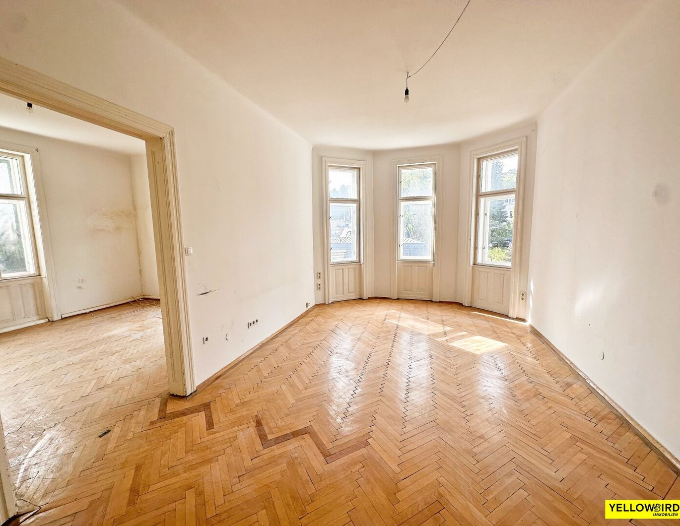 SANIERTE FASSADE & ALLGEMEINFLÄCHEN - STILALTBAU - 2 BALKONE - 122m2 WOHNFLÄCHE - EIGENGARTEN