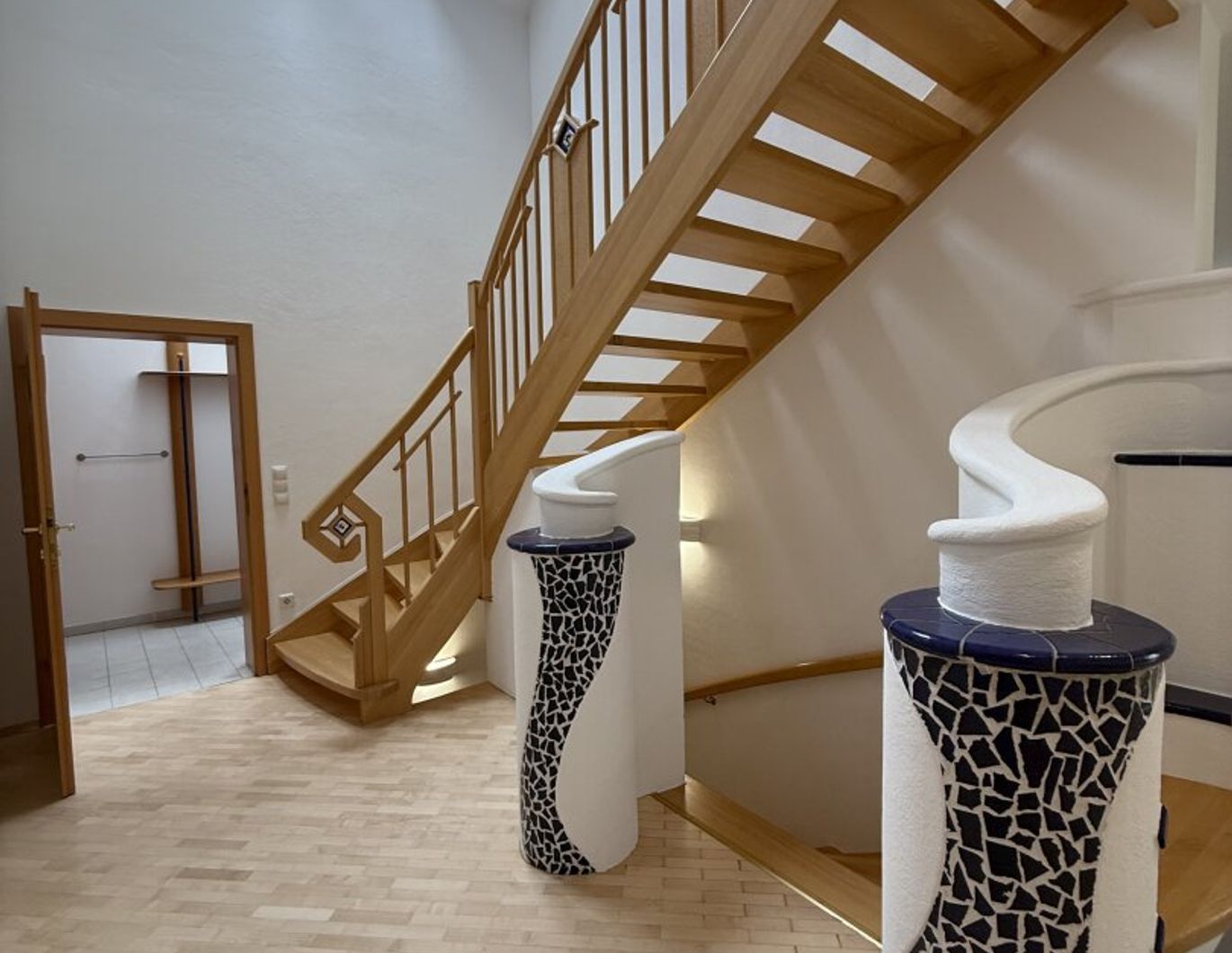 Möbliertes Einfamilienhaus mit 5 SZ!!! Garten, Pool und Sauna!!