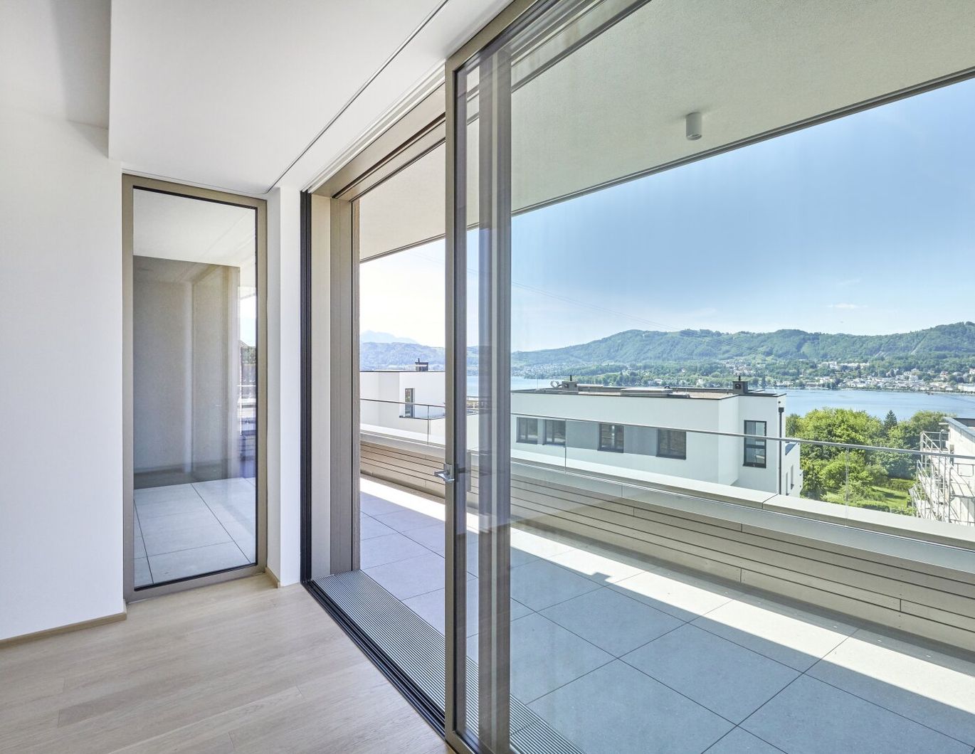 Panorama Living - Luxuriöse 2 Zimmer Wohnung mit Traum Seeblick!!