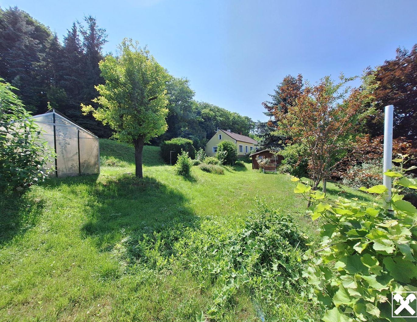 Bungalow mit großem Garten mit Obstbaumbestand