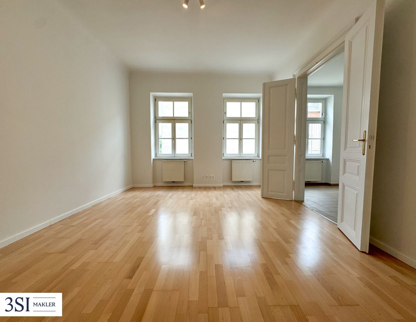 Teilsanierte 2-Zimmer-Altbauwohnung im Herzen des 7. Bezirks - in Top-Lage direkt bei der Burggasse