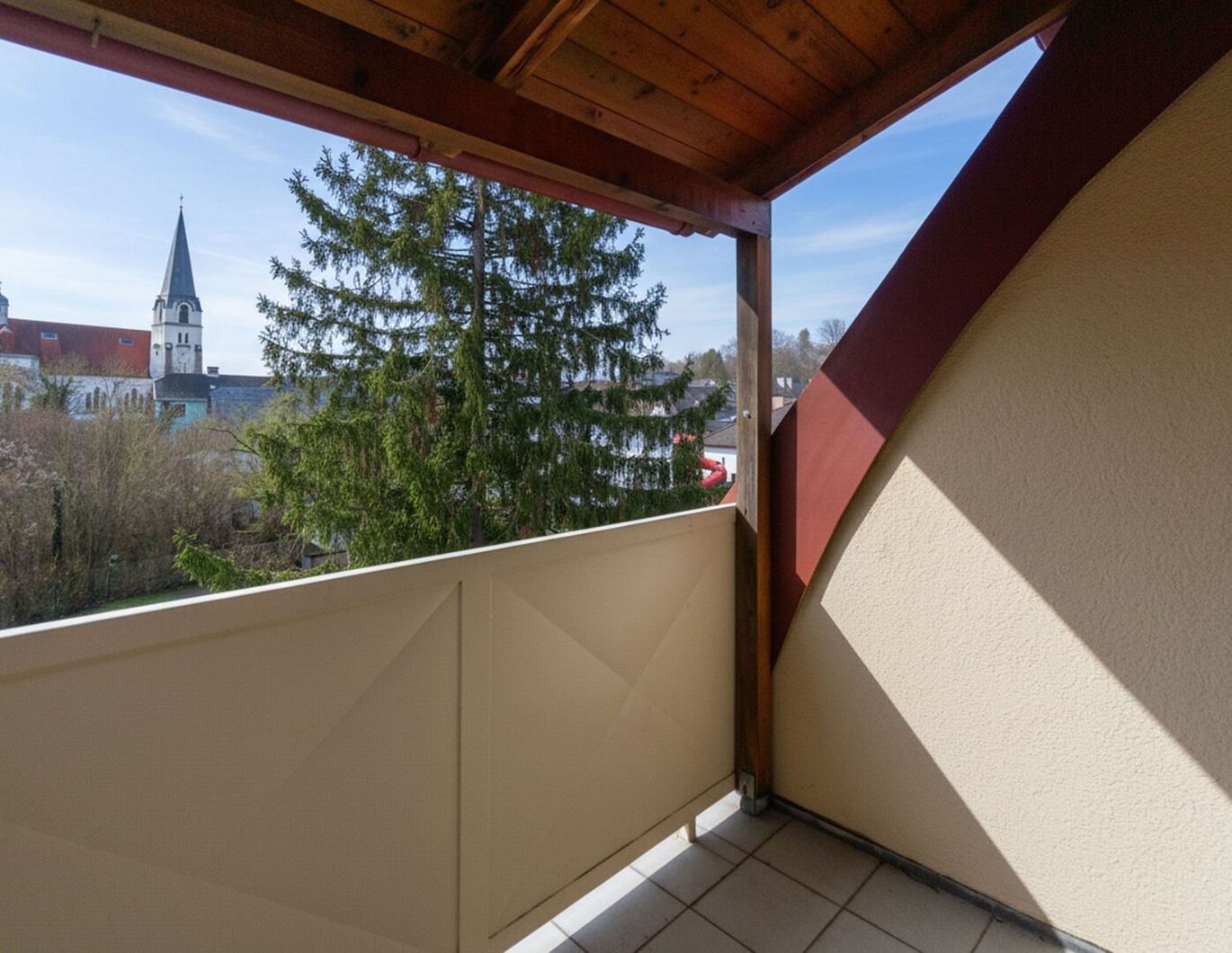 DG-Mietwohnung mit überdachter Terrasse in Pressbaumer Zentrumslage