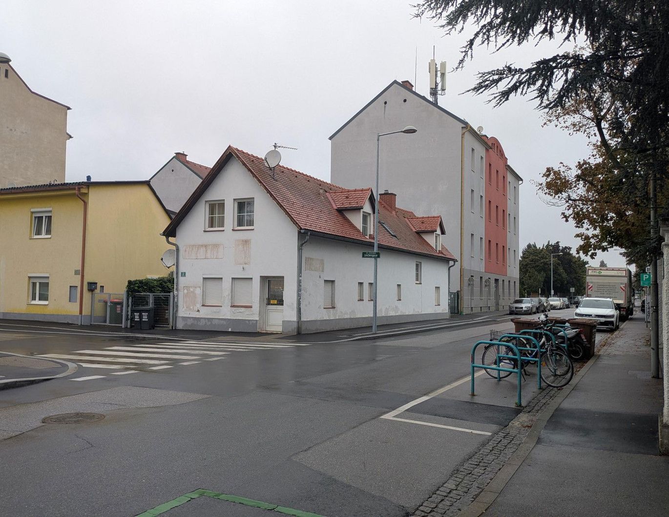 Charmantes großes Einfamilienhaus mit kleinen Garten in ruhiger Lage