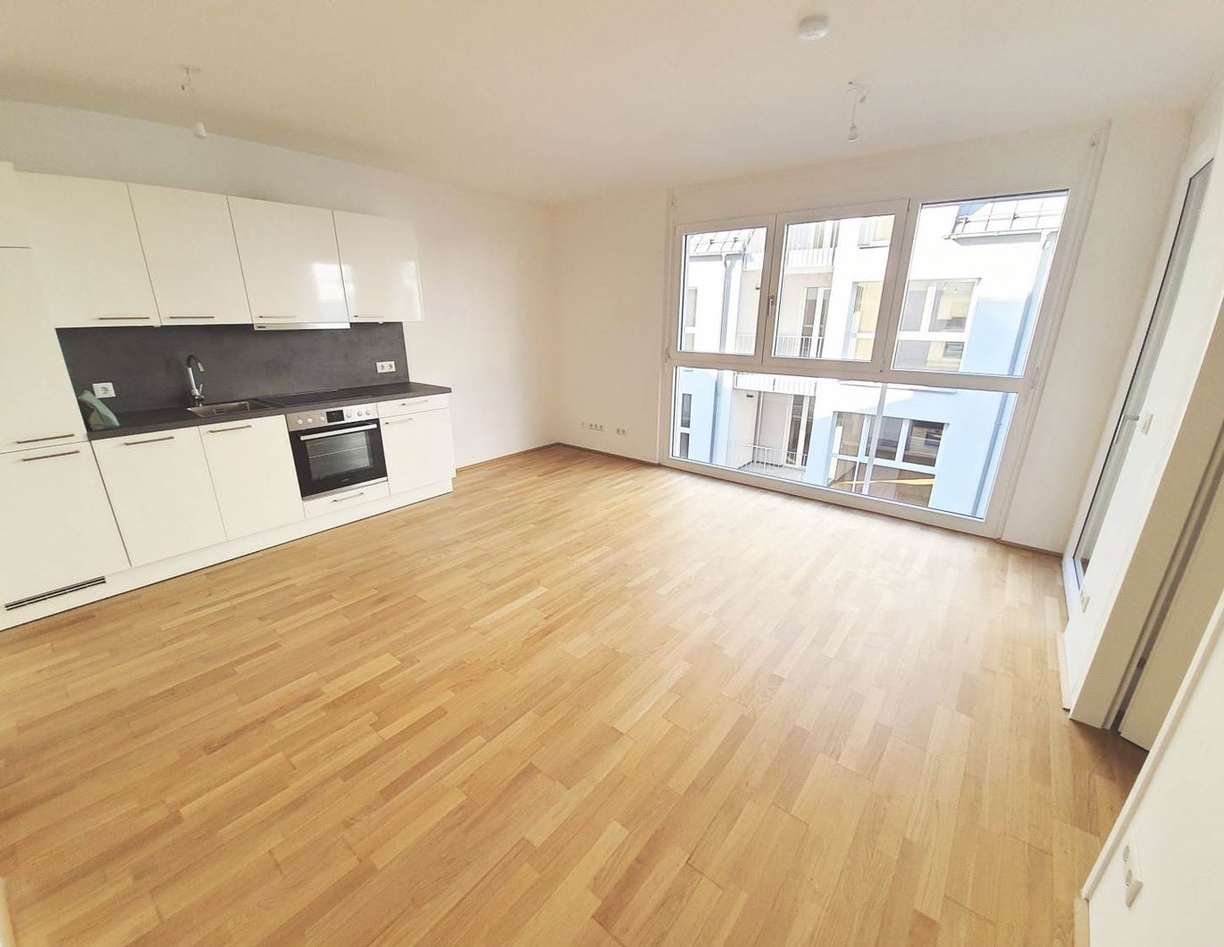 Moderne 2-Zimmer-Loggiawohnung - in der Koloniestraße!