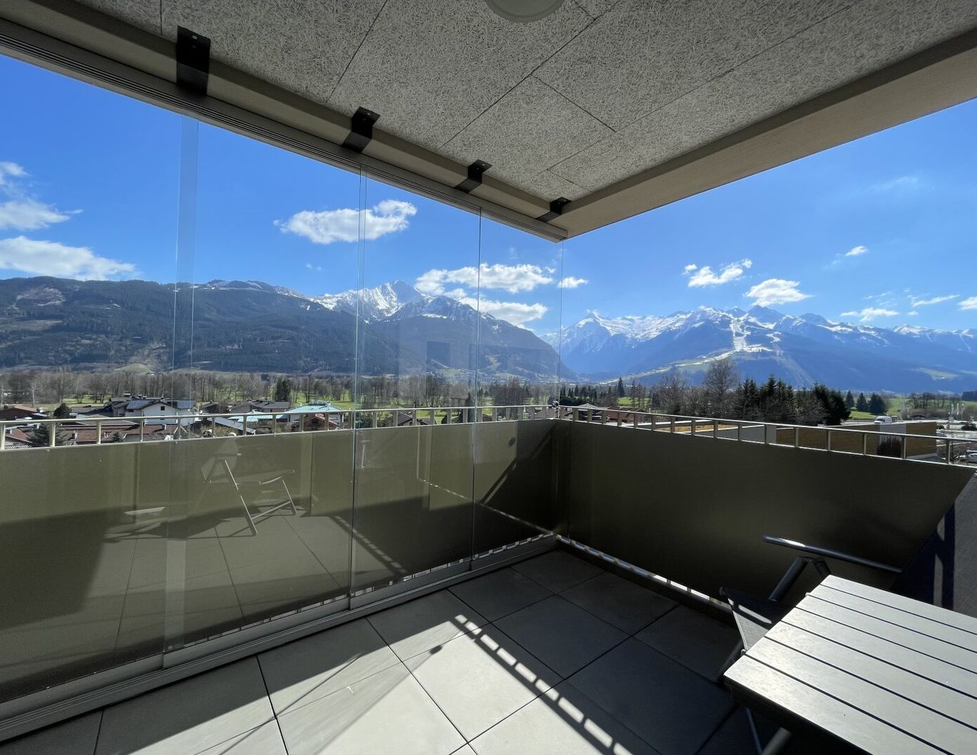 SONNENGARTEN: MÖBLIERTE 2-ZIMMER-WOHNUNG IM 3.OG