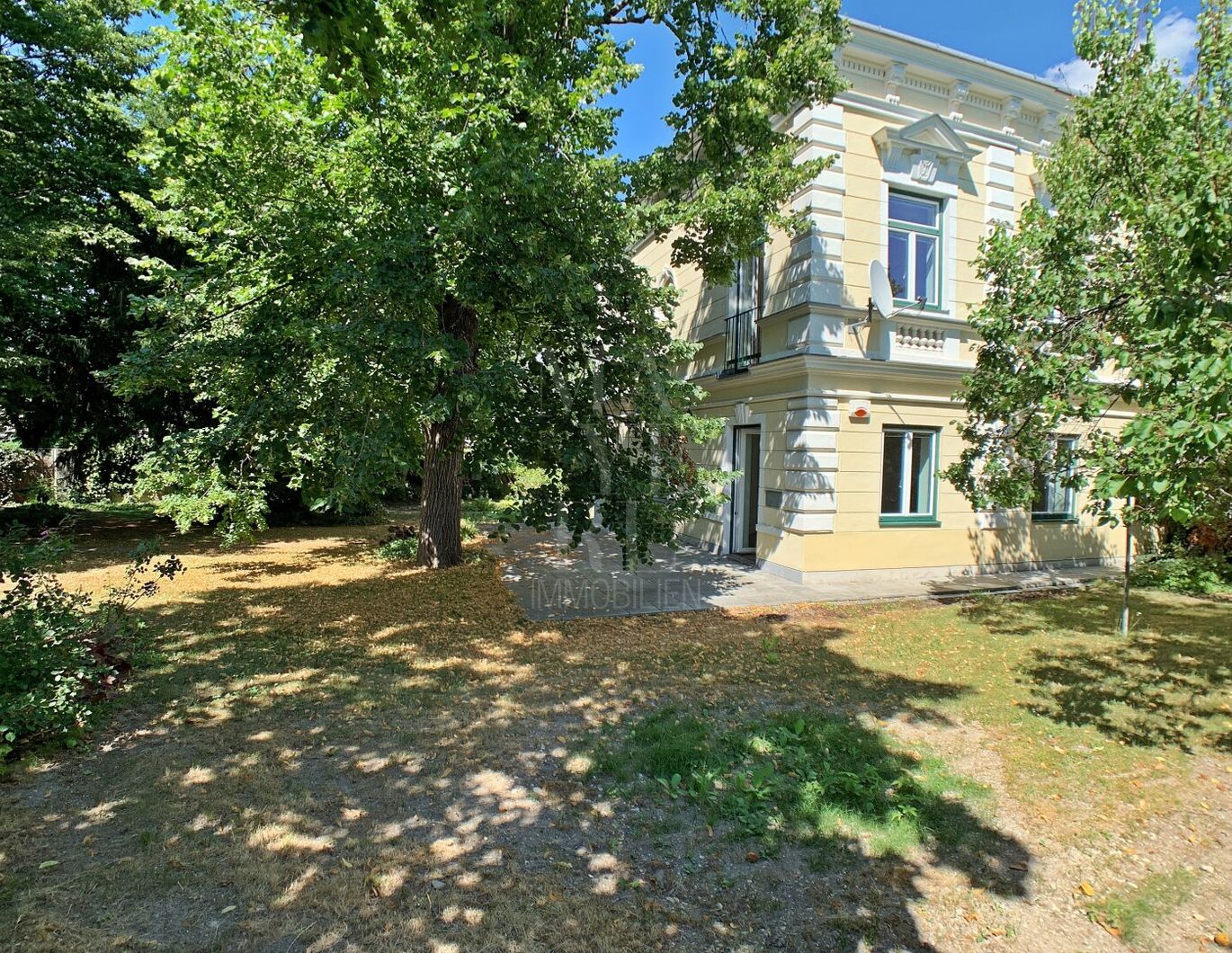 RENOVIERTE ALTBAU VILLA MIT IDYLLISCHEM GARTEN IN DER NÄHE DER FUSSGÄNGERZONE