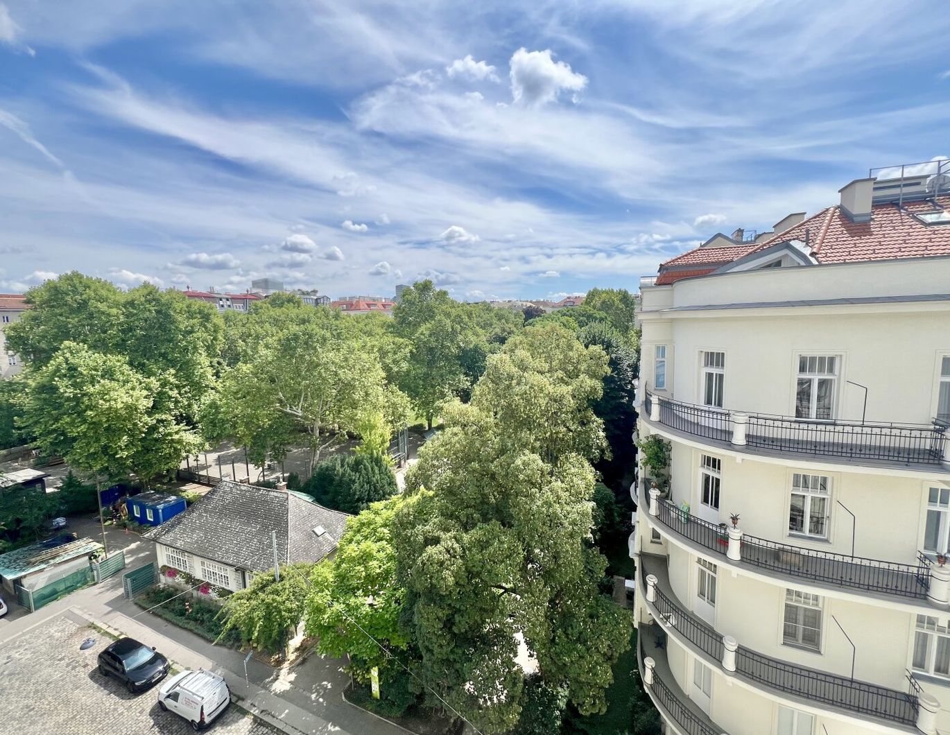 Luxus-Dachgeschoss-Wohnung mit Panoramablick in exklusiver Lage