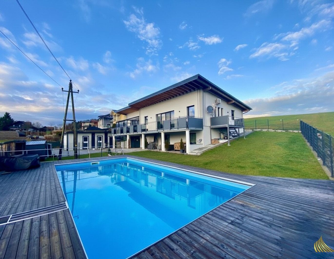 Neuwertiges Mehrfamilienhaus, PV und Salzwasserpool in Frankenmarkt, OÖ - ca. 240m², top Ausstattung, um 969.000,00 €!