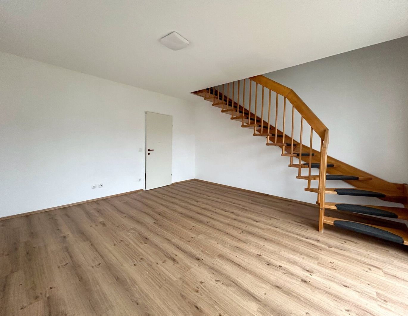 3 ZIMMER BALKONWOHNUNG IN MICHELDORF MIT GARAGE UND KÜCHE