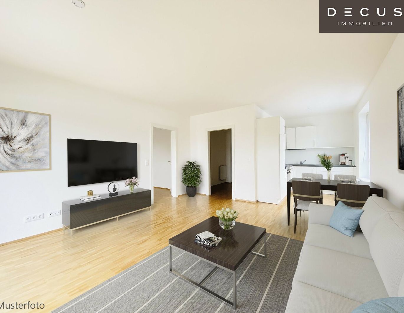 | WUNDERSCHÖNER ULMENHOF | 2-ZIMMER WOHNUNG | BALKON