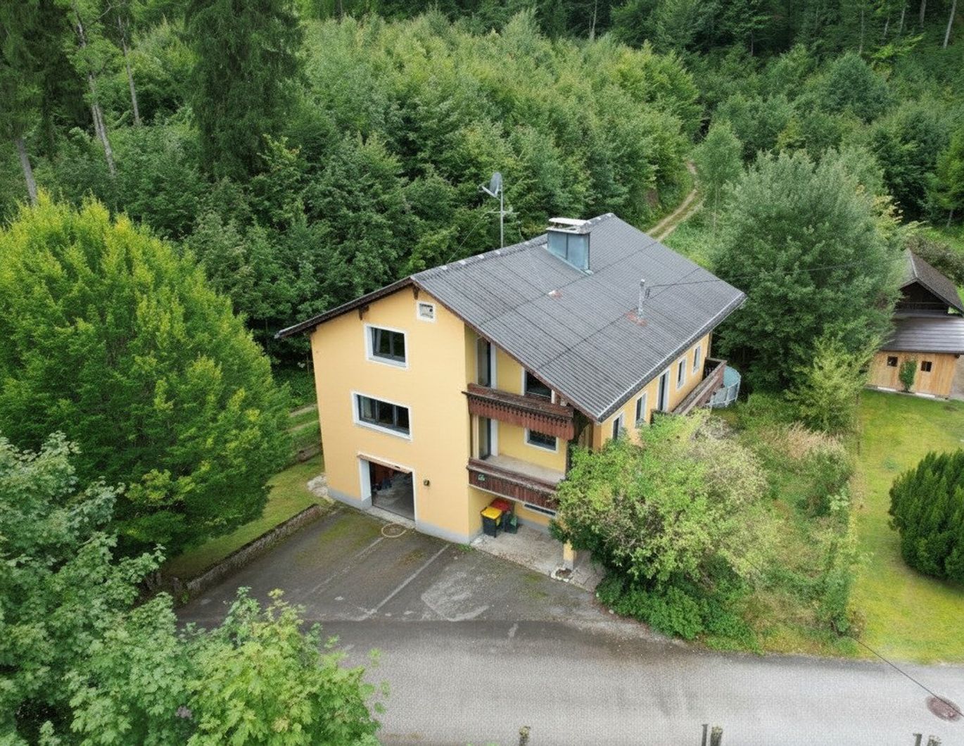 Sanierungsbedürftiges Mehrfamilienhaus mit großem Potenzial in Grünau im Almtal