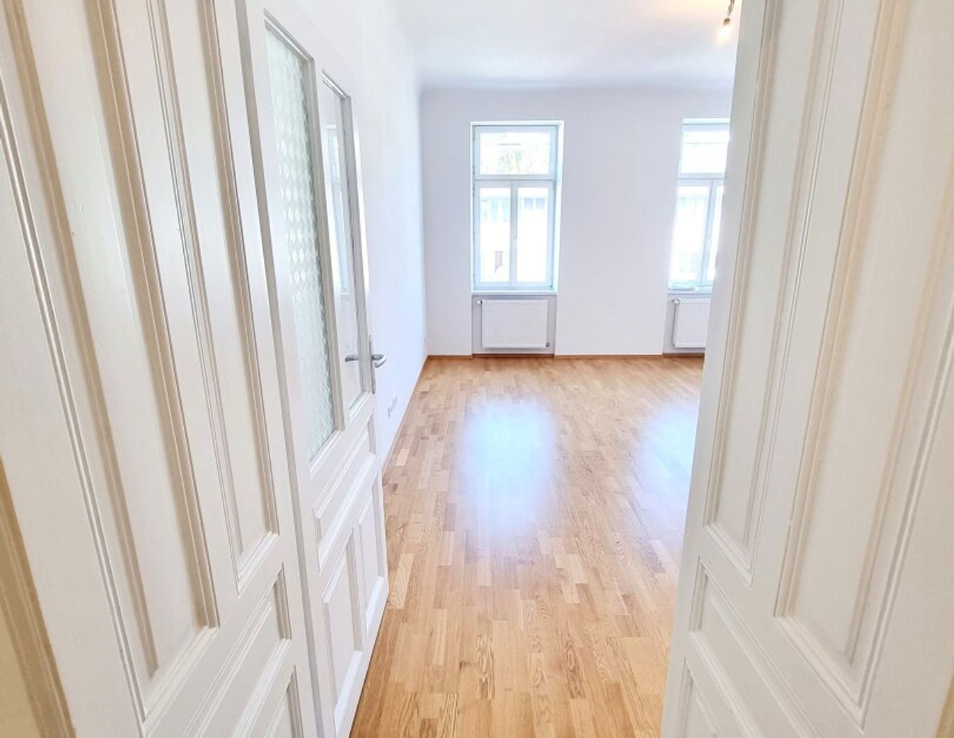 Wo Geschichte auf Design trifft! TOP Preis - Super nice! Mitten im Geschehen! U-Bahn ums Eck + Traumhaft renoviertes Altbauhaus + TOP Altbauwohnung + Optimalste Infrastruktur und Anbindung! Worauf warten Sie noch?