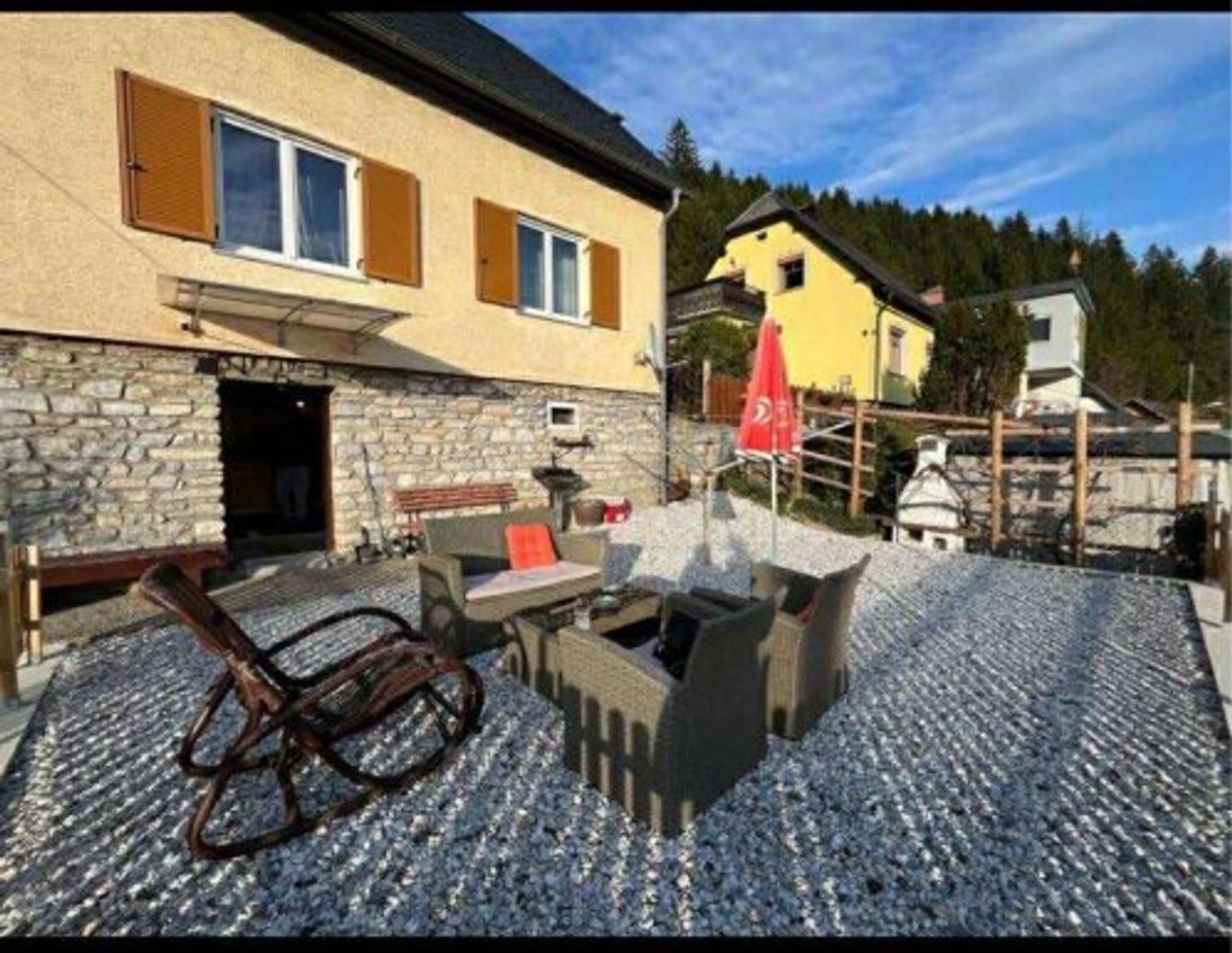 Solides, teilsaniertes Wohnhaus in ruhiger Wohnlage