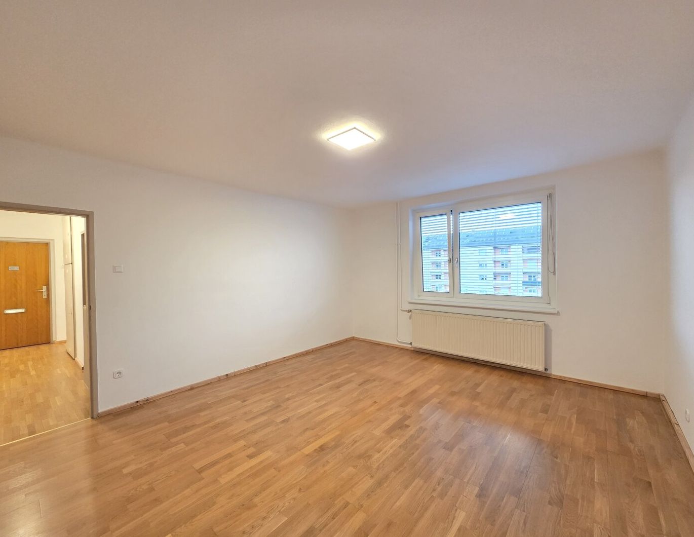 Sehr gepflegte Dreizimmer - Mietwohnung im 2.Stock in ruhiger Seitengassenlage mit Freisicht.