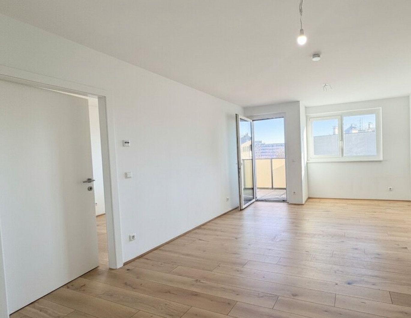 Attraktive 2 Zimmer Wohnung mit Loggia unmittelbar bei der U3