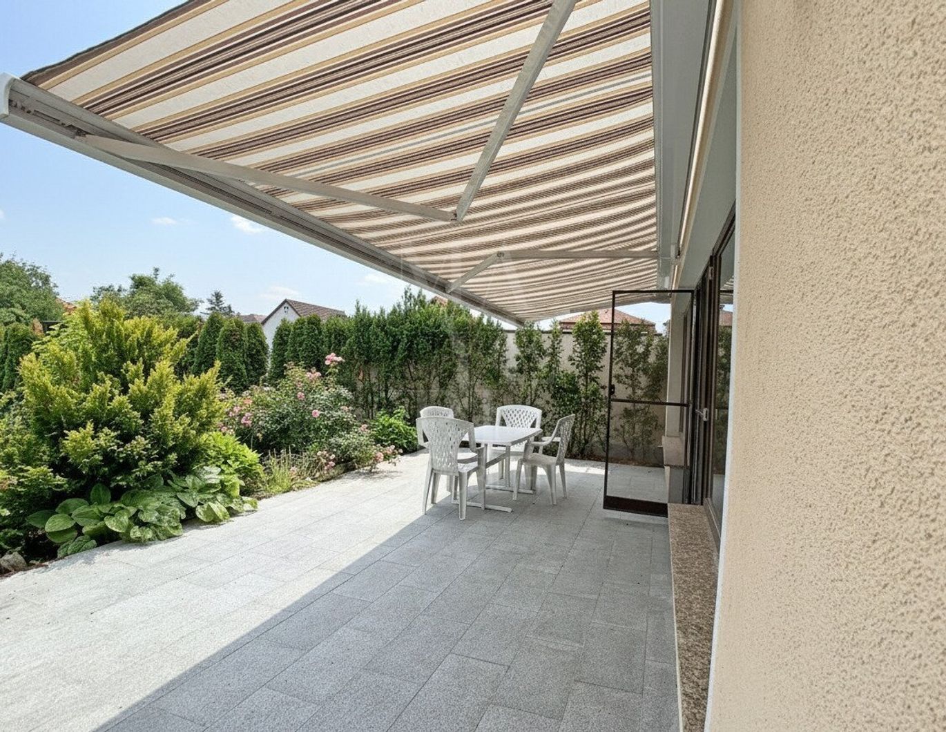 Großzügiges Einfamilienhaus mit schönem, gepflegten Garten