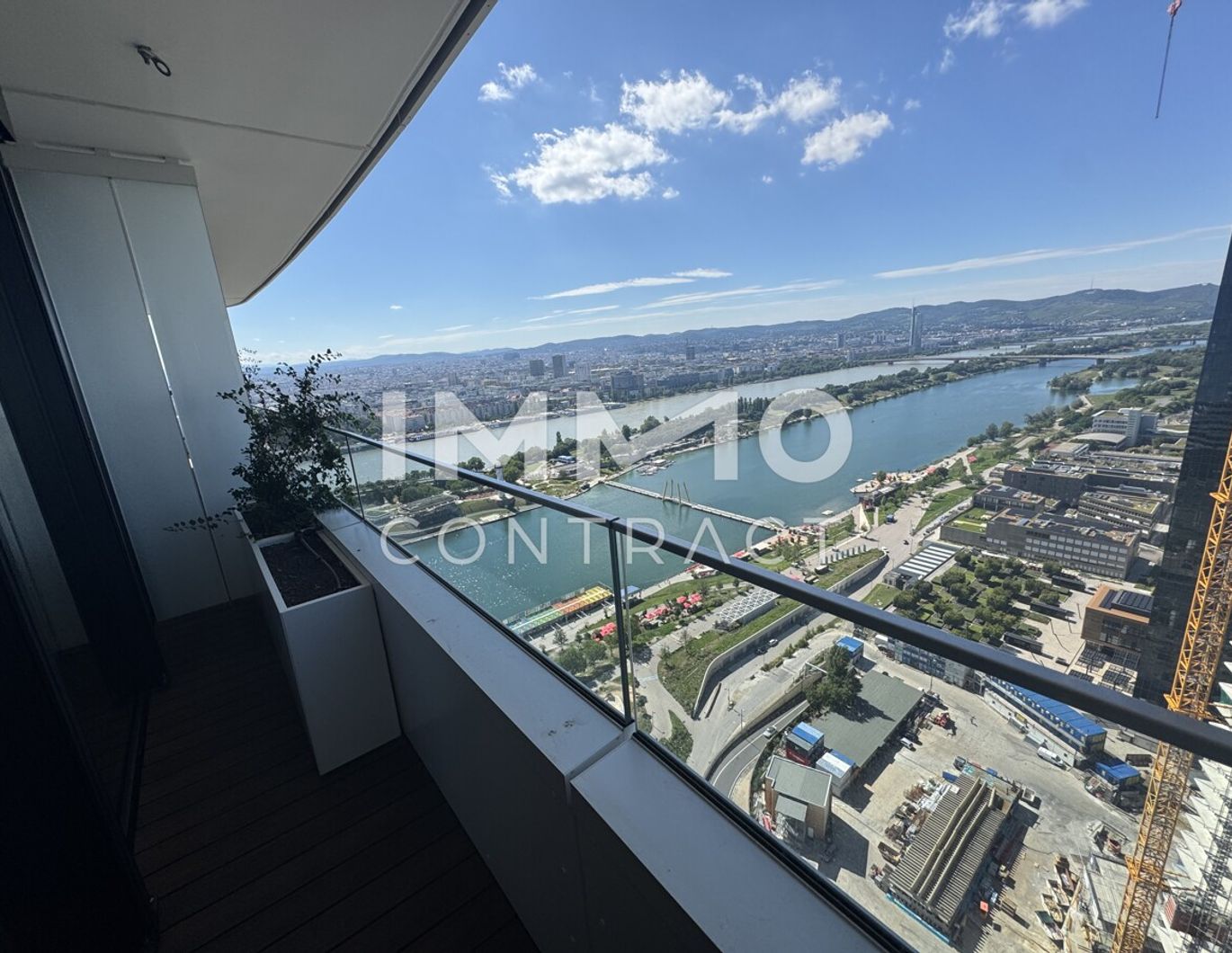 ERSTBEZUG: Hervorragend ausgestattetes Studio-Apartment mit Ausblick - direkt bei der U1 Donauinsel!