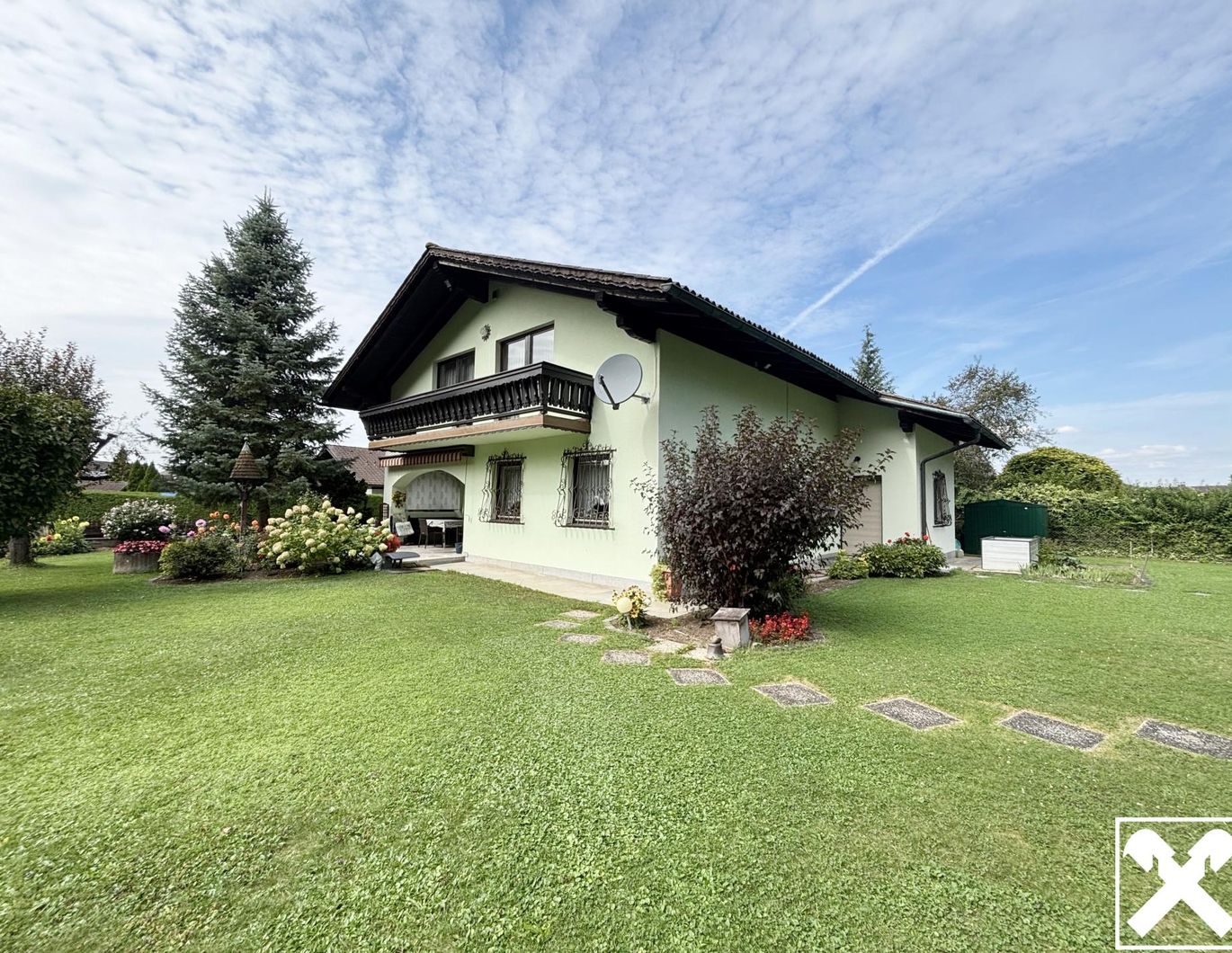 Großzügiges Wohnhaus mit schönem Garten