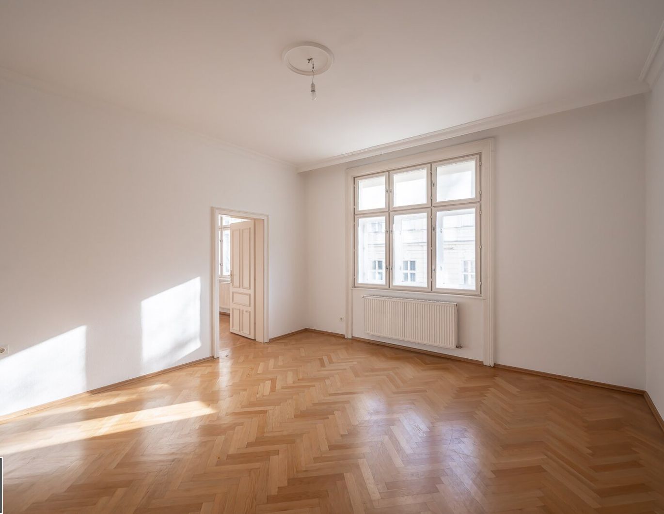 Modern ausgestattete Altbauwohnung (2 Zi. + Küche) nahe Q19 - ab März - ideal für Paare!