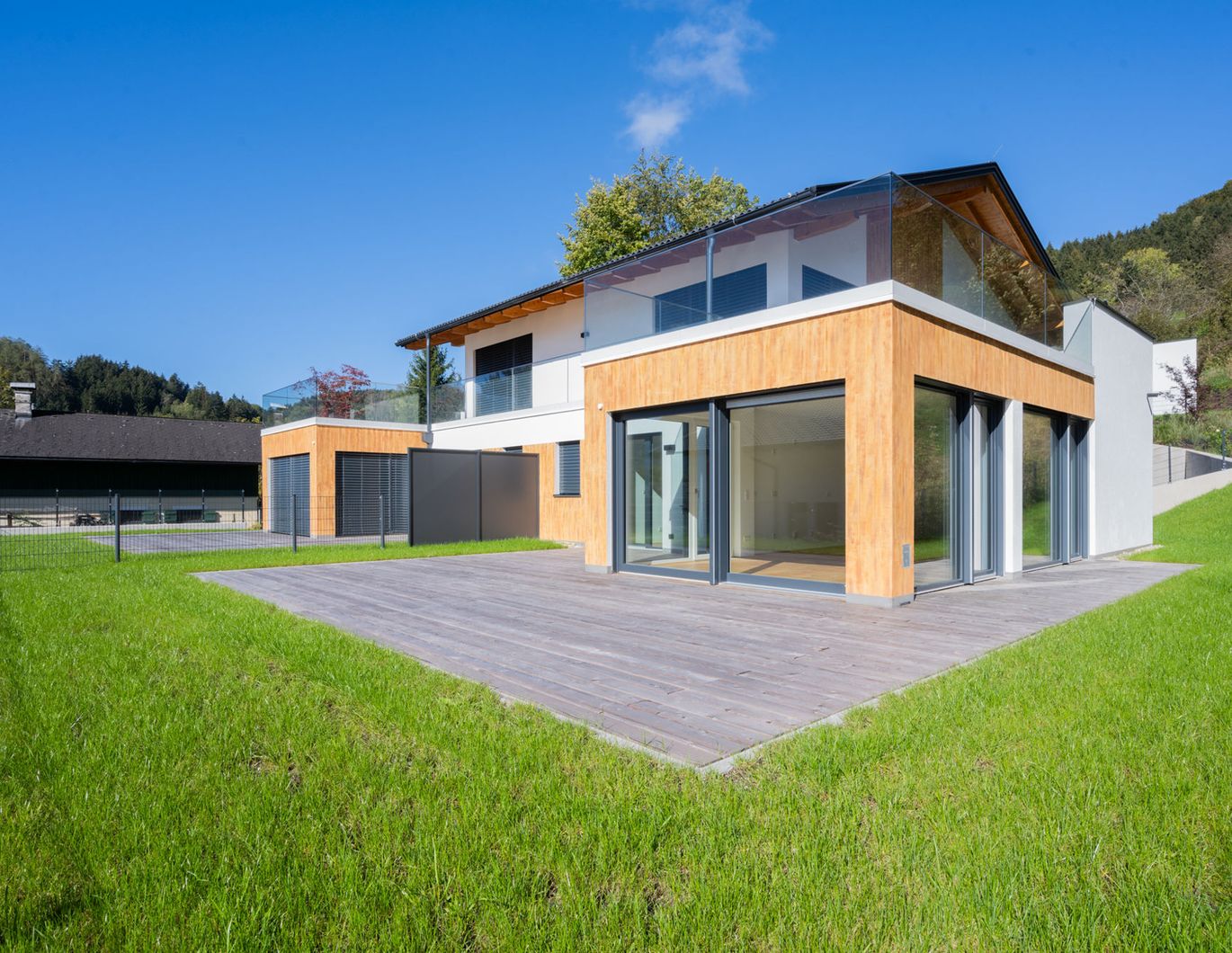 Absoluter 3 Zimmer Gartentraum am Mondsee mit privatem Seezugang | Sofort bezugsfertig!