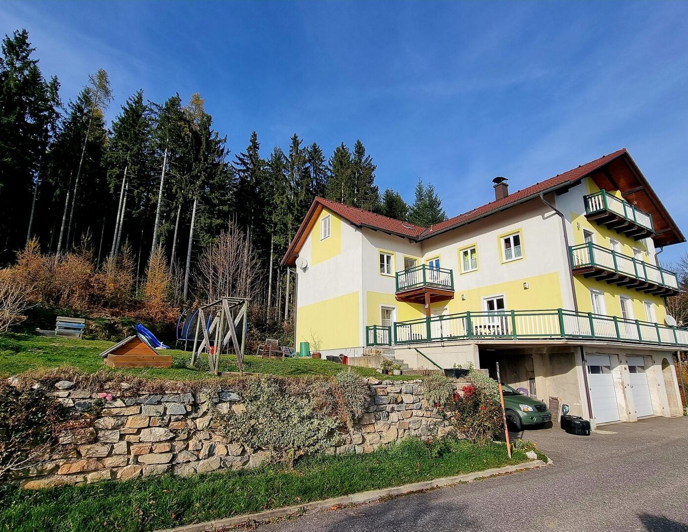 ** Interessantes Investitionsobjekt! ** Wohnhaus mit 3 Wohneinheiten - Zur Selbstnutzung, Vermietung und/oder Zimmervermietung