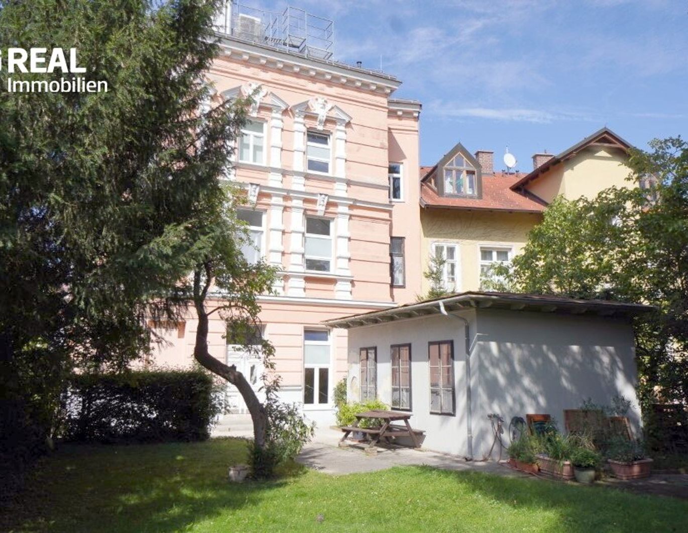 Gediegene Altbau-Wohnung in zentraler Lage