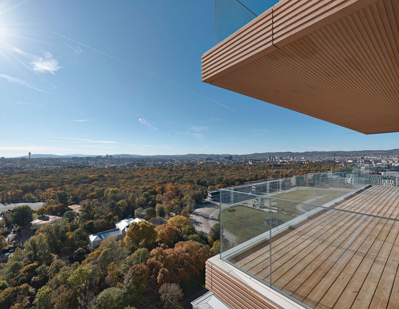 BESSER als in NYC beim Central Park! UNVERBAUBARER WEITBLICK über PRATER und DONAU vom 25. Stock! Eckwohnung mit Traumterrassen und Wintergarten!