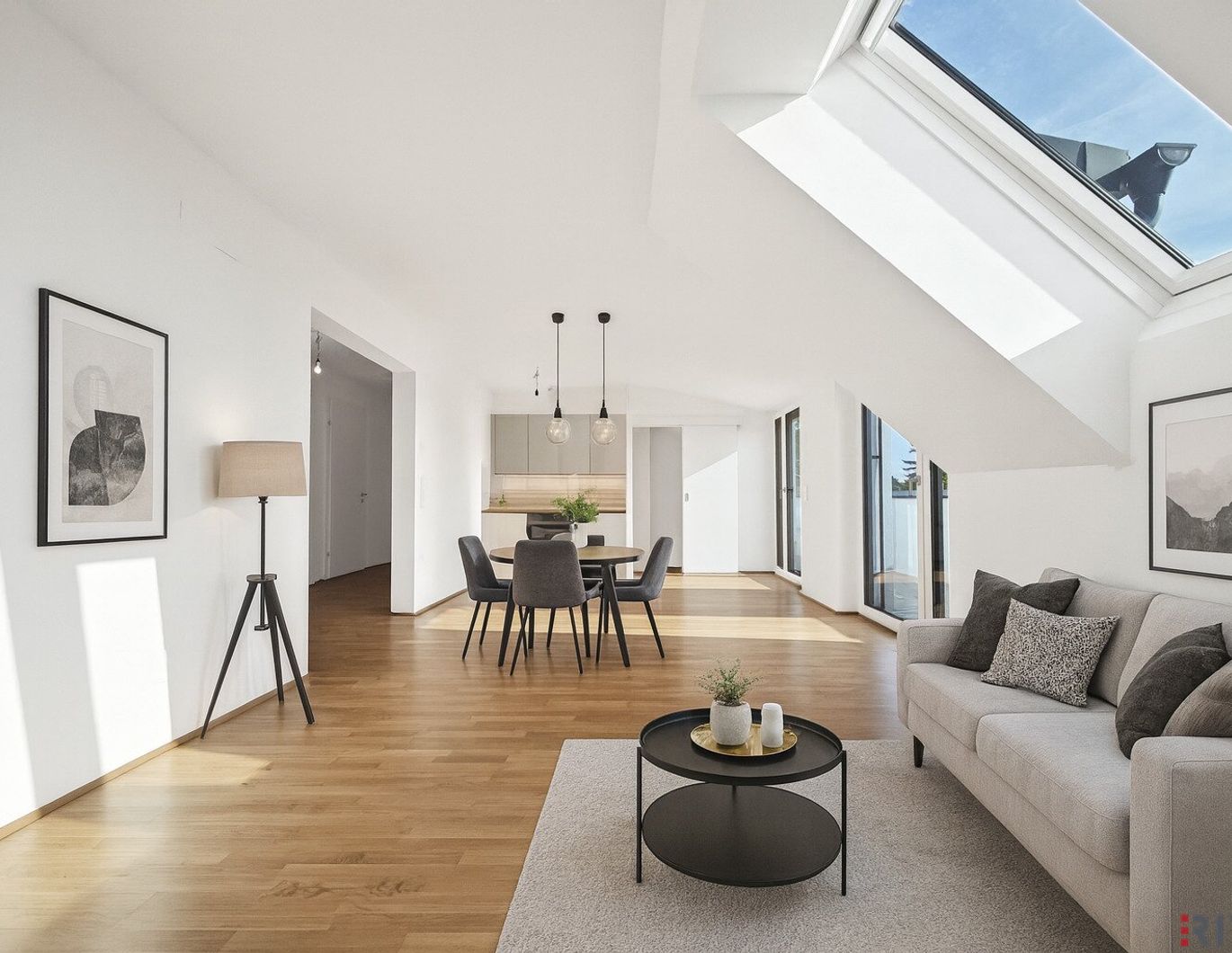 Erstbezug | Helle 3-Zimmer-Neubauwohnung mit hofseitigem Balkon | sofort bezugsbereit | Luftwärmepumpe | Wanne & Dusche