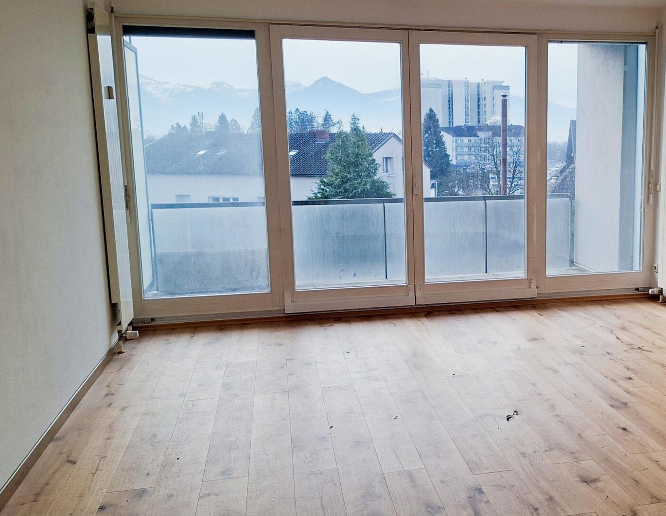 Bregenz - Wohnen in zentraler Lage - Charmante frisch renovierte 2-Zimmer-Wohnung mit grossem Balkon und Tiefgarage zu vermieten