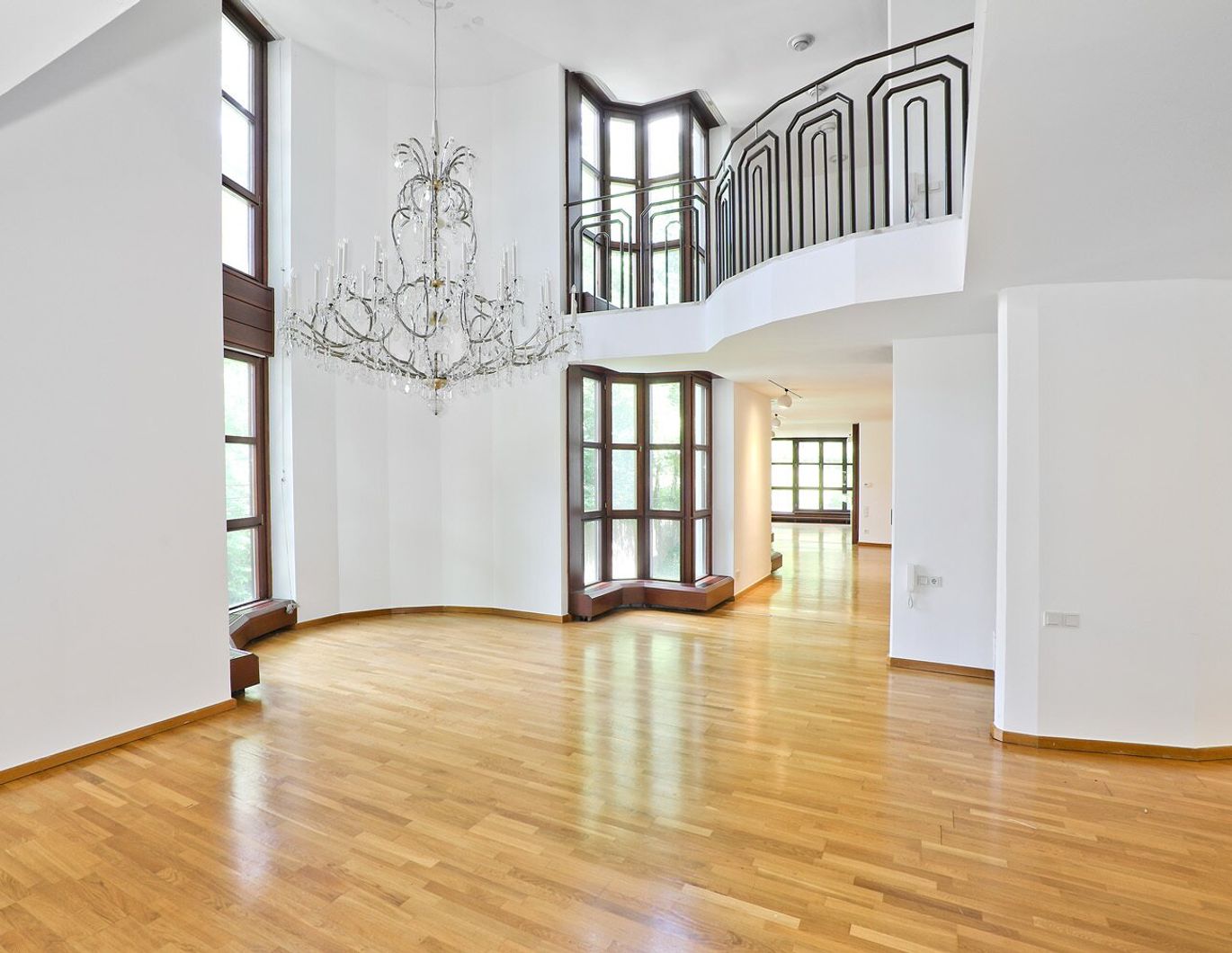 Stilvolle Villa mit Außenpool in exklusiver Grünruhelage des 19. Bezirks