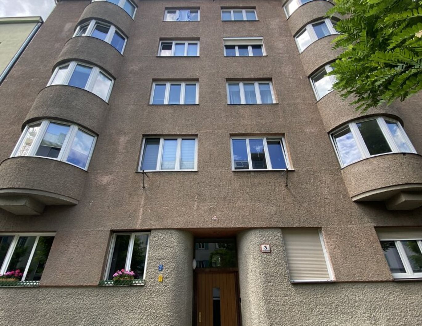 Traumhafte 3-Zimmer-Wohnung mit Balkon in Saggen