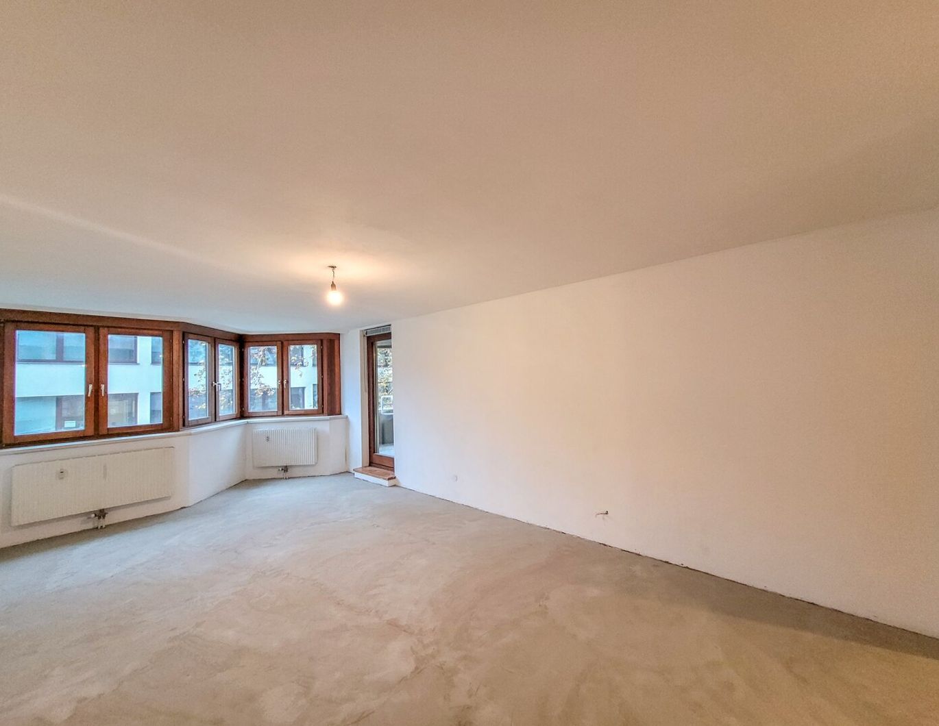 PROVISIONSFREI VOM EIGENTÜMER! SÜDLICH AUSGERICHTETE 4-ZIMMER WOHNUNG MIT LOGGIA NÄHE U4!