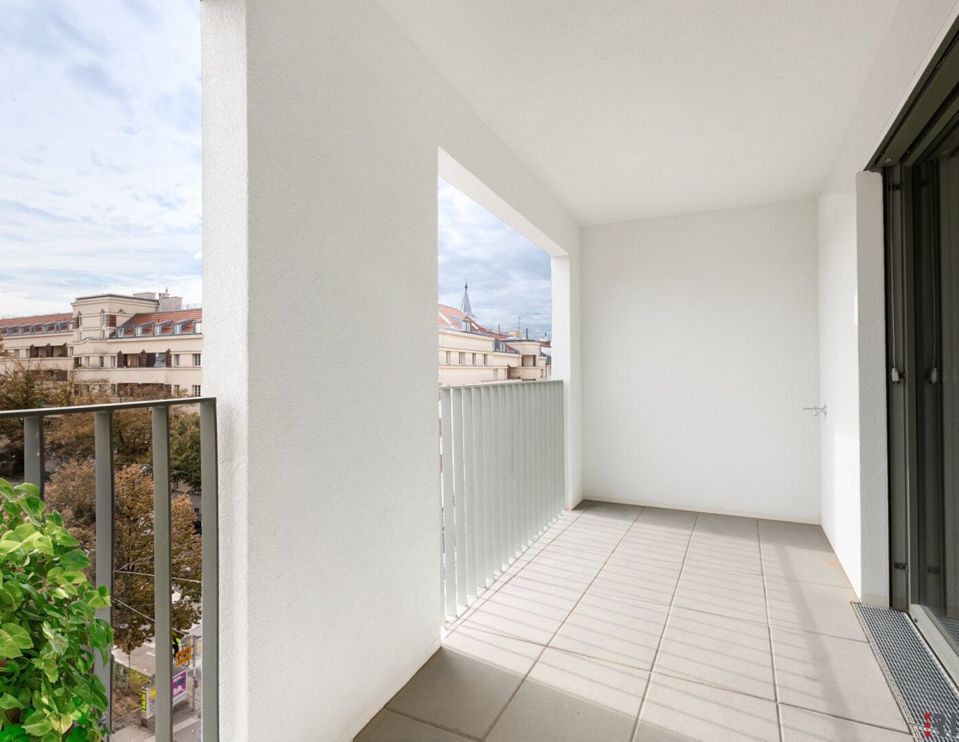 ERSTBEZUG mit ca. 8 m² LOGGIA | 3-Zimmer Neubau | Fernwärme | TG-Stellplatz optional | Nachhaltiges Wohnbauprojekt