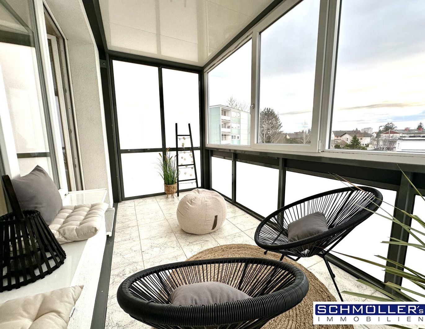 Helle 2-Zimmer-Wohnung mit verglaster Loggia