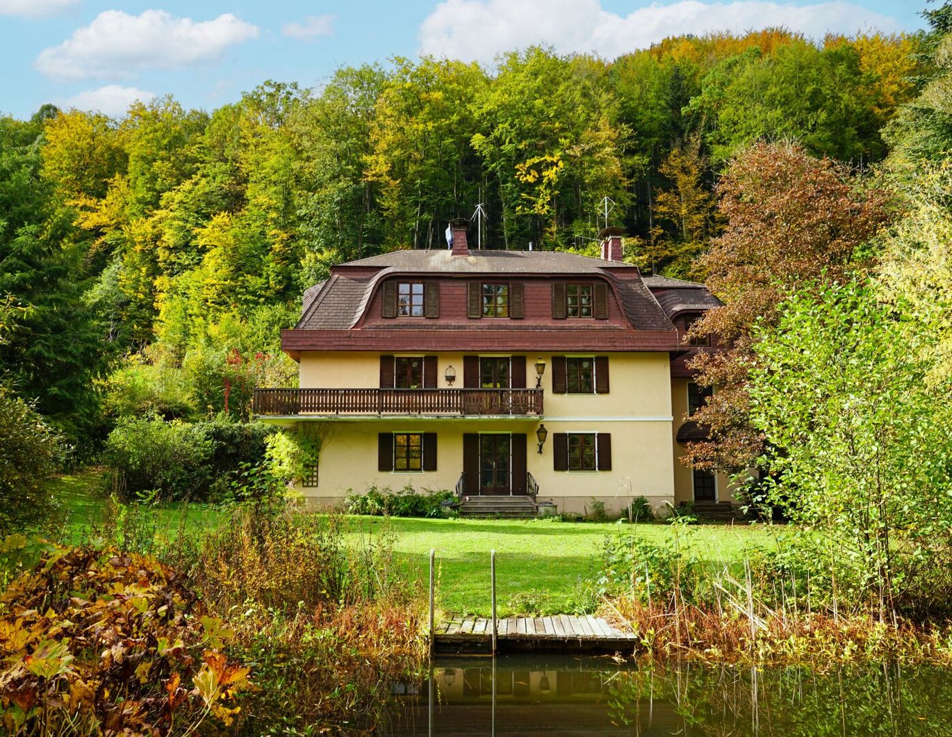 Prächtiges Landhaus mit Potenzial im Pressbaumer Zentrum - Grundstück teilbar!