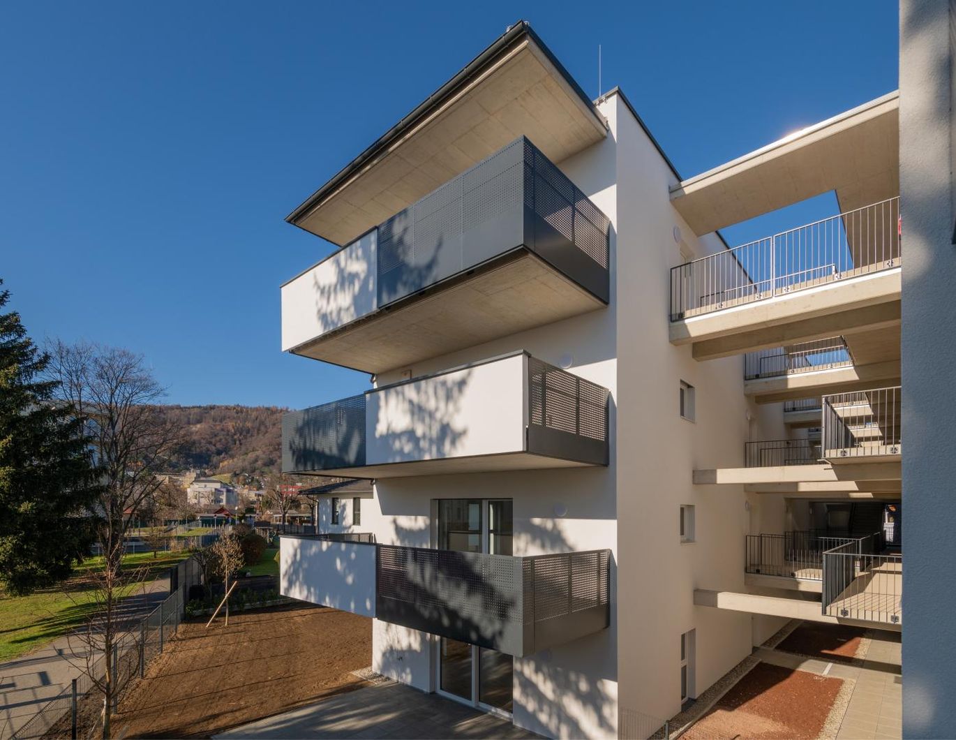 Süd-West Terrasse / Ruhig - hochwertig - bezugsfertig!
