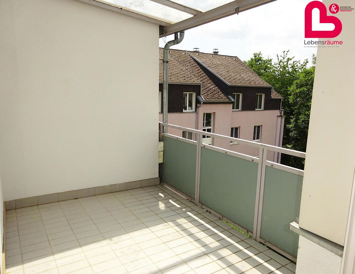 Mittertreffling: Schöne 3-Zimmer Wohnung im obersten Stockwerk