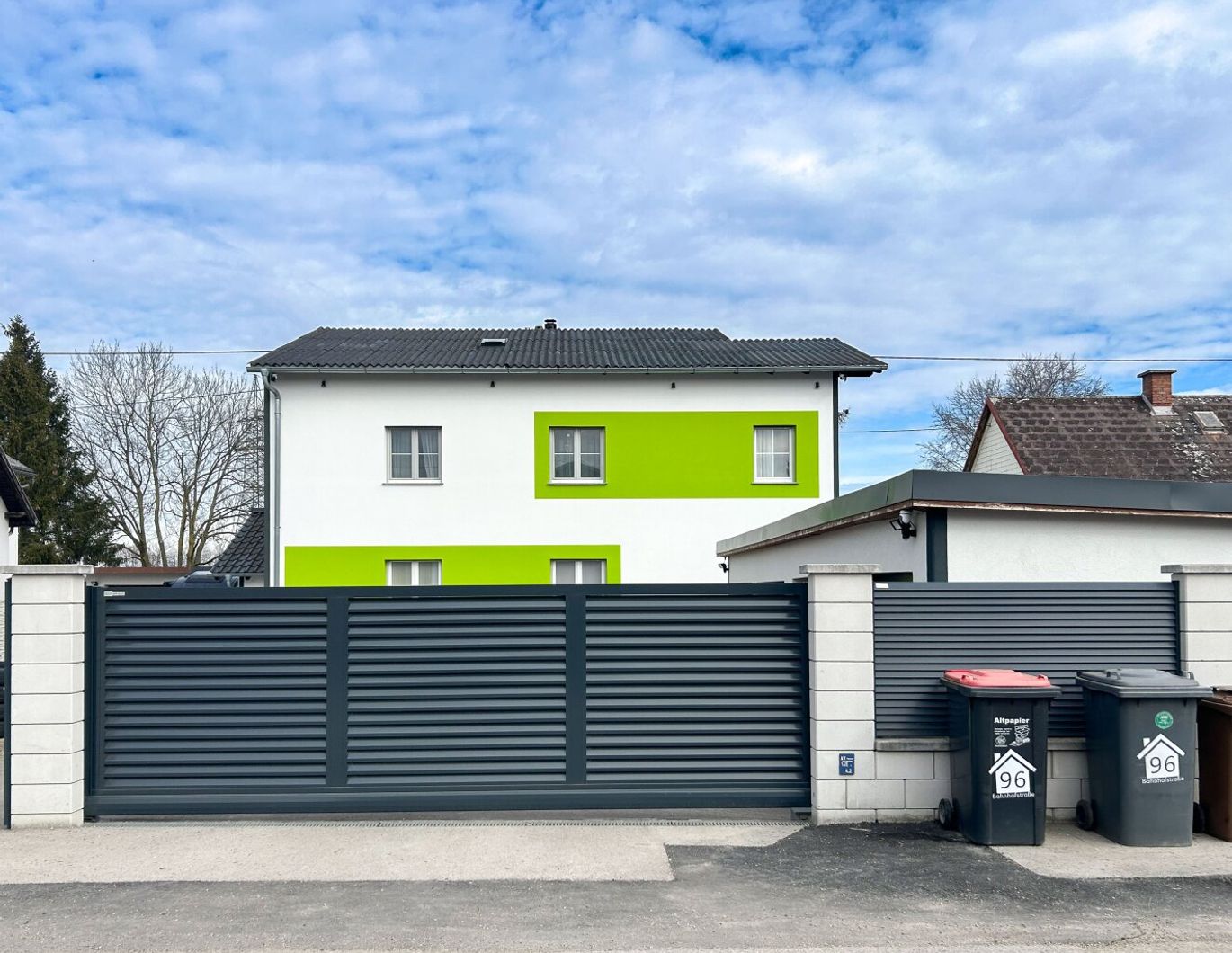 Traumhaftes Haus mit großzügigem Garten und 5 Garagen in Marchtrenk