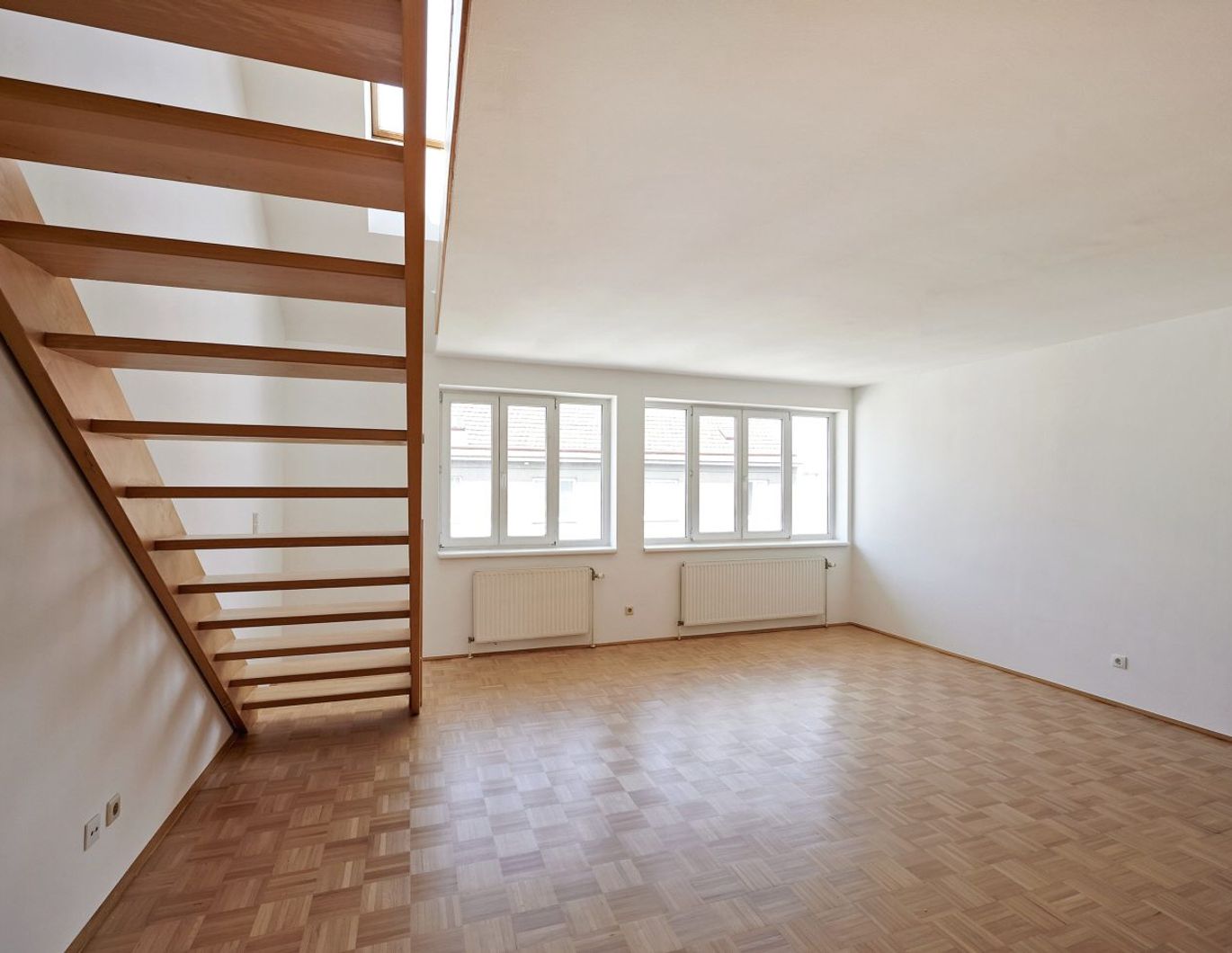 3-Zimmer-Maisonette-Wohnung inkl. Terrasse in den Innenhof!