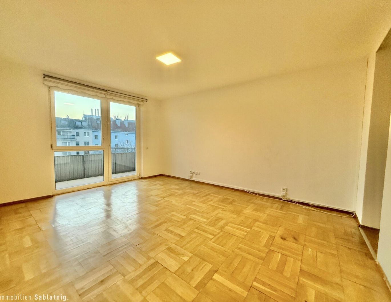 GEMÜTLICHE 1-ZIMMER-WOHNUNG mit Loggia in U-Bahn-Nähe!