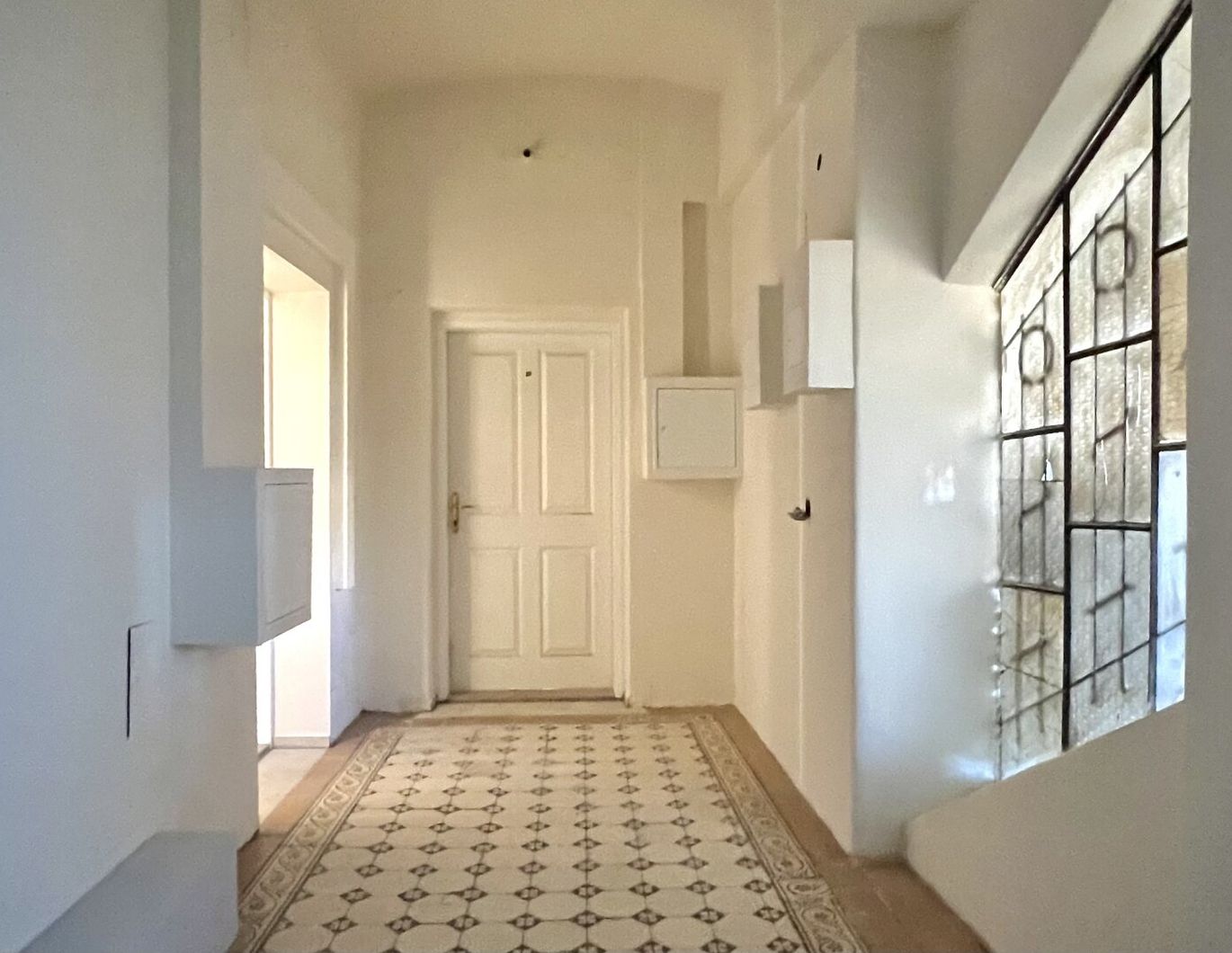 Sanierungsbedürftige Altbauwohnung Nähe Meiselmarkt!