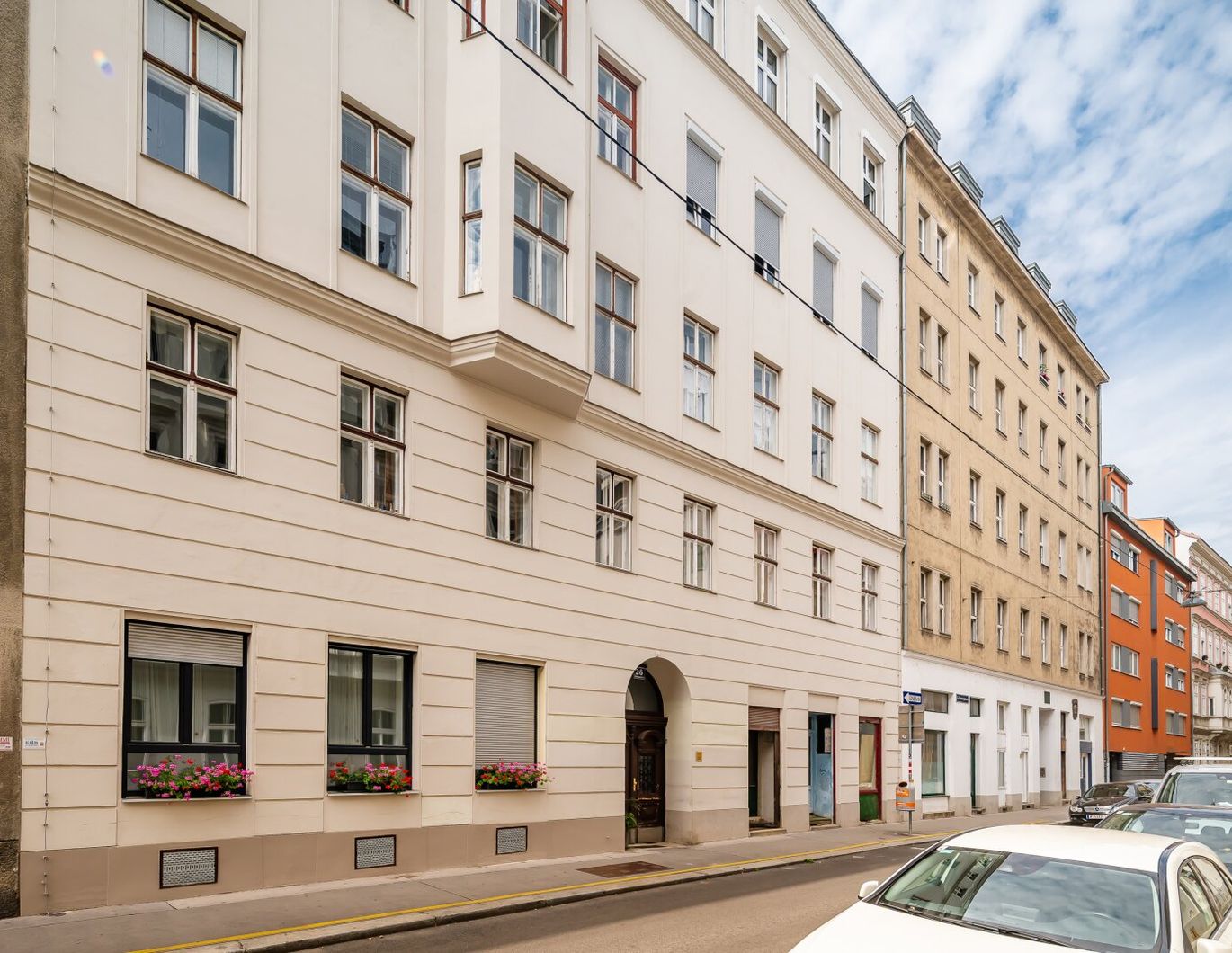 ++NEU++ Sanierungsbedürftige 2-Zimmer Altbauwohnung im Erdgeschoss!