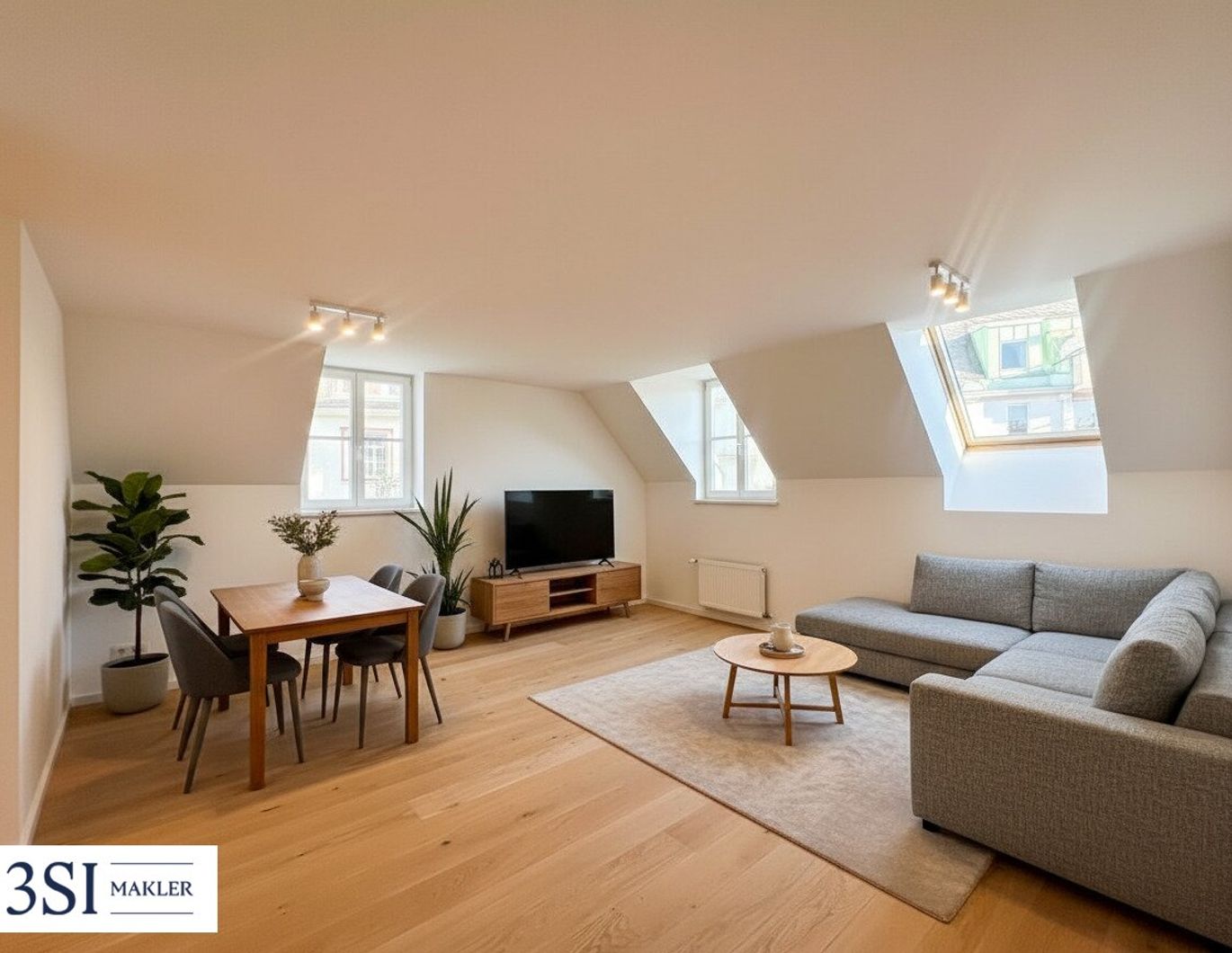 Wohnen über den Dächern: Traumhafte Dachgeschoß-Maisonette nahe dem Schlossquadrat