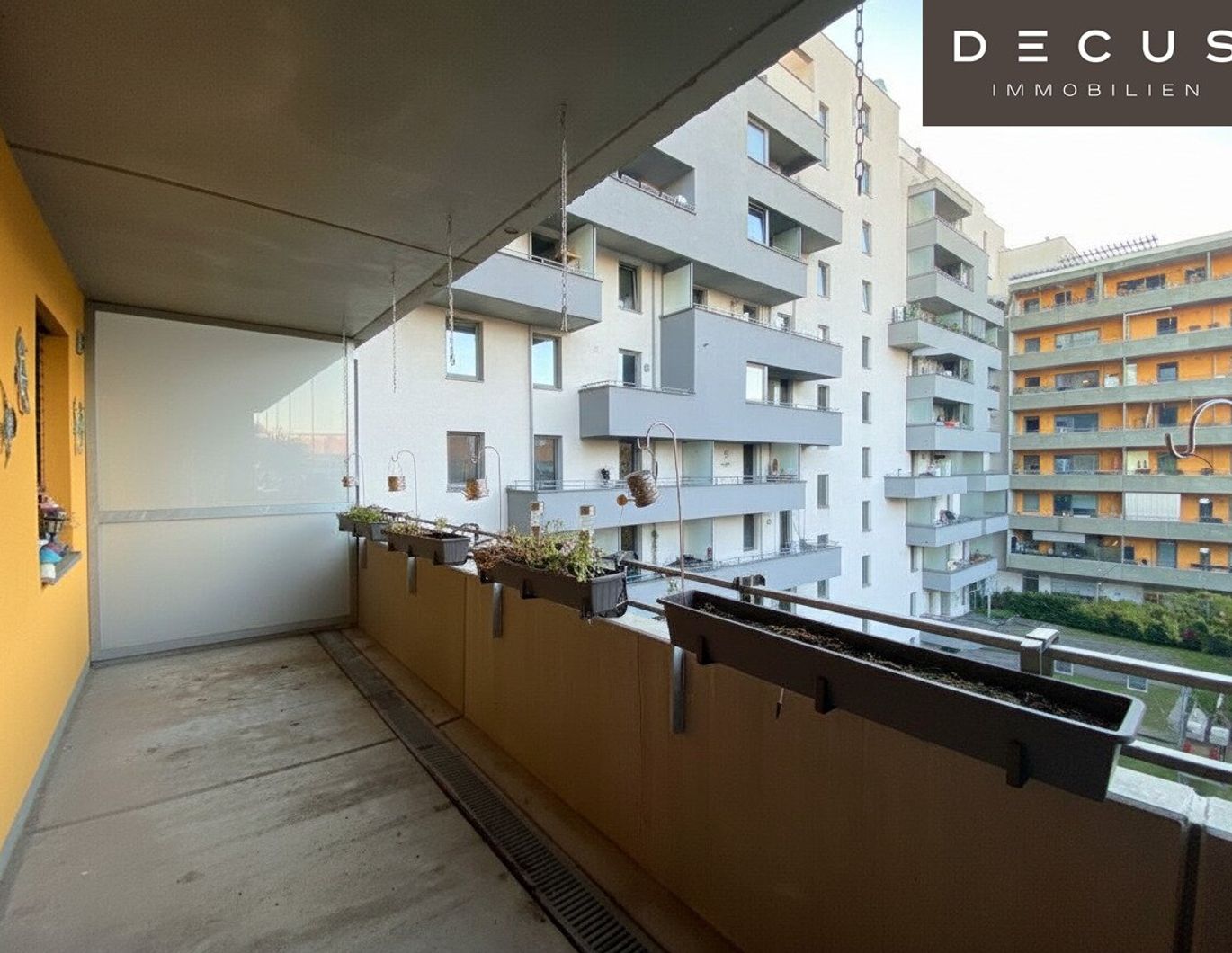 3-ZIMMER | GROSSZÜGIGE WEST-LOGGIA | AB 01.01.2026 VERFÜGBAR | RUHIGE HOFLAGE NAHE WIENERBERG