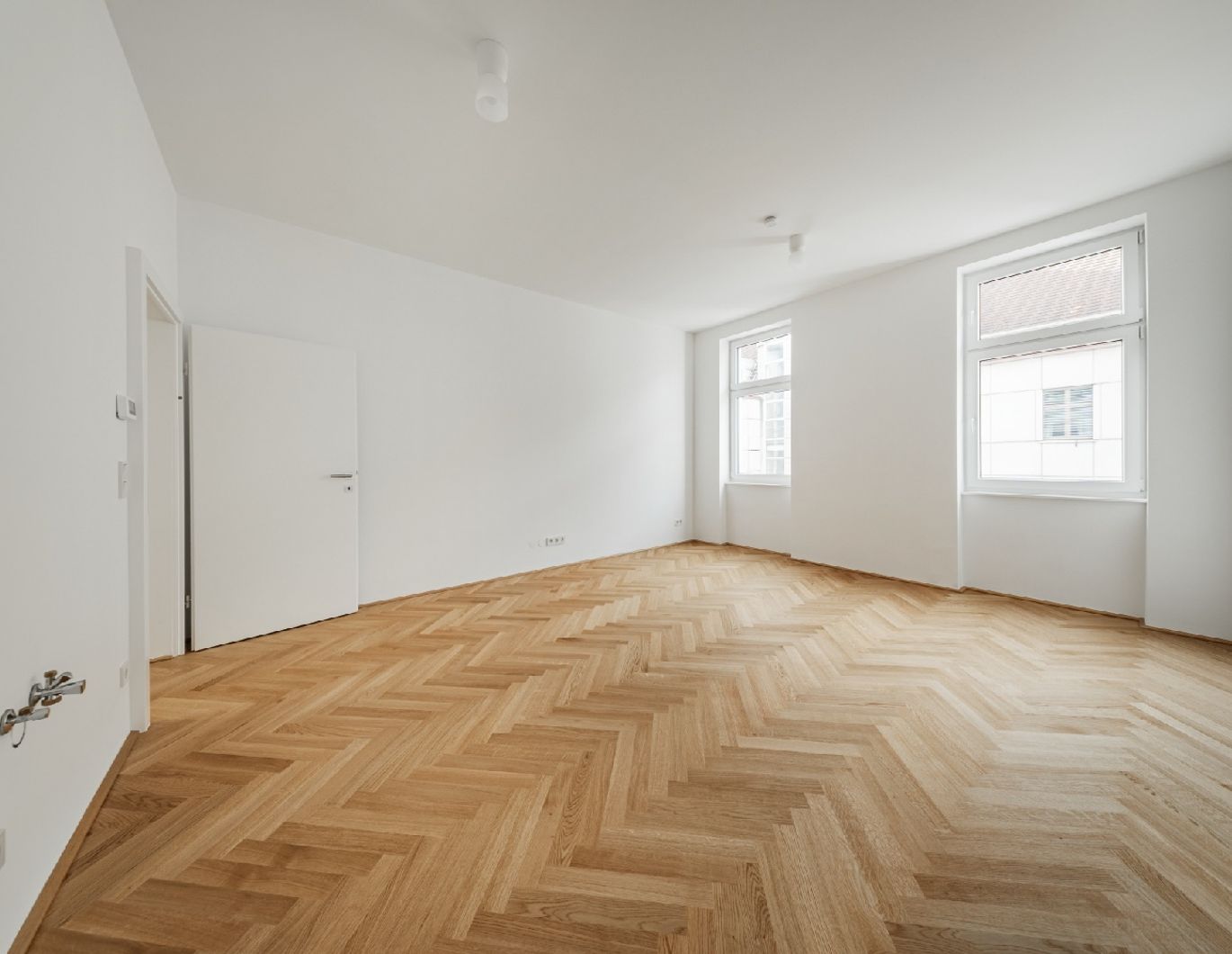 Klein, fein, neu saniert - stilvolles Altbaujuwel im Erstbezug!