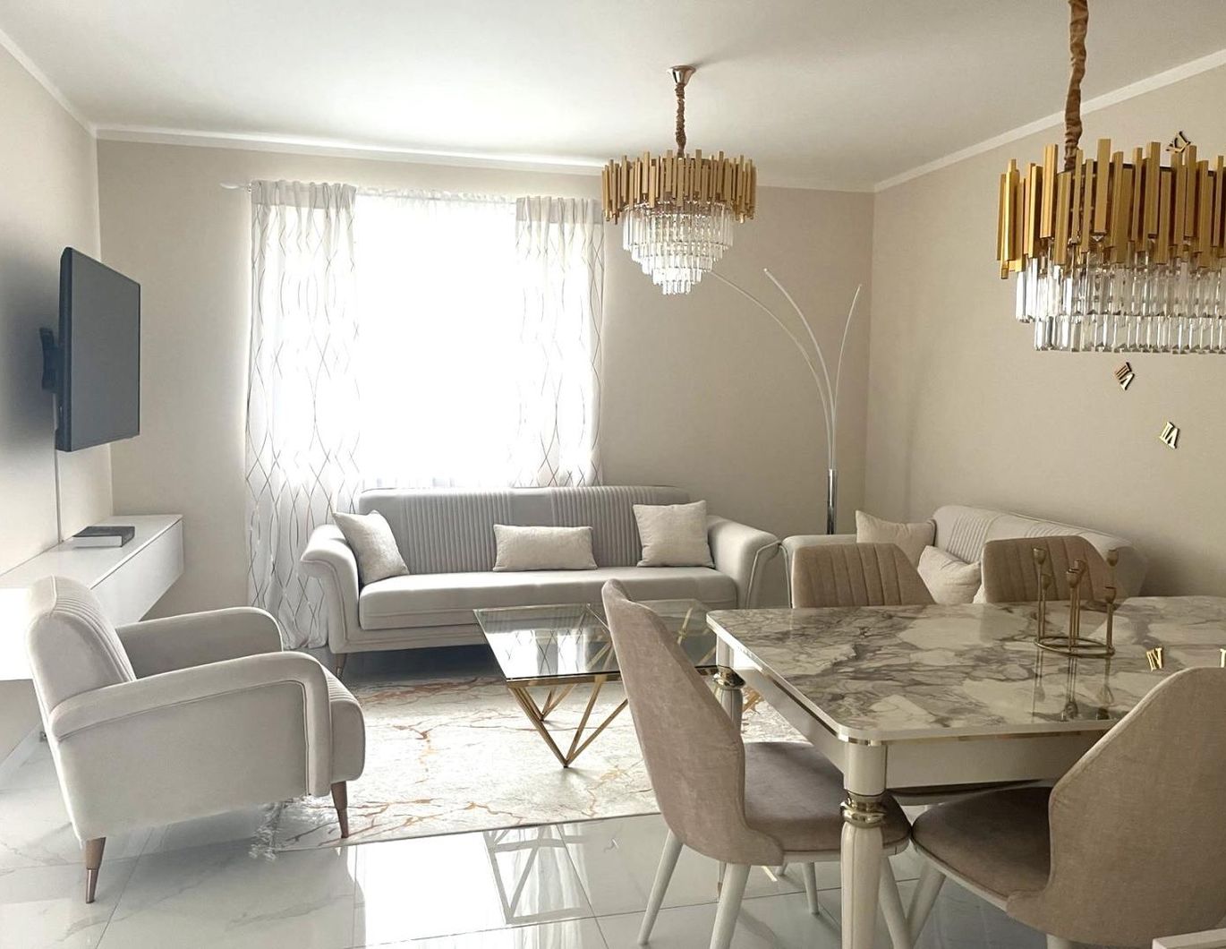 Sehr schöne Wohnung mit Balkon